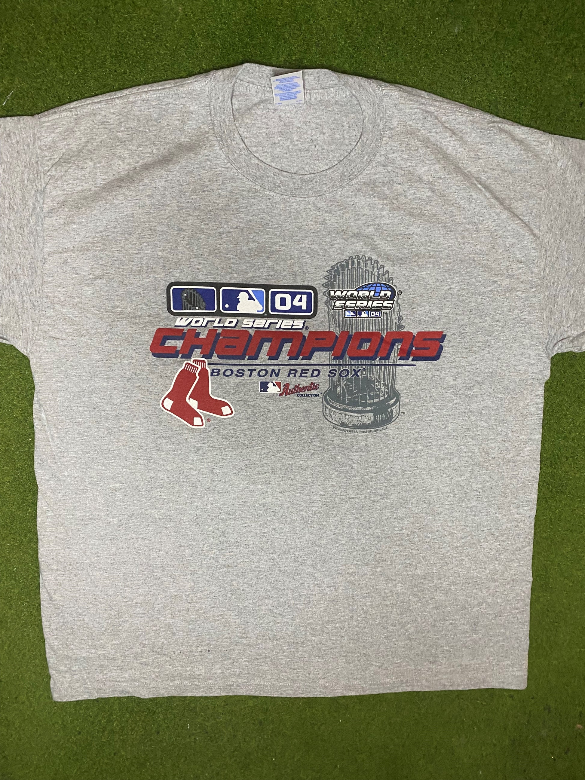 2004 Boston Red Sox - World Series Champions - Vintage MLB T-Shirt (XL) - Gametime Vintage