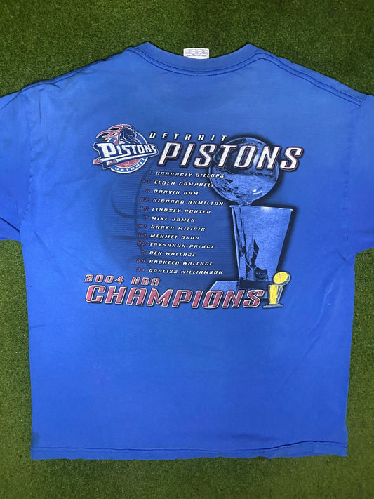 2004 Detroit Pistons - NBA Champions - Vintage NBA T-Shirt (XL) - Gametime Vintage