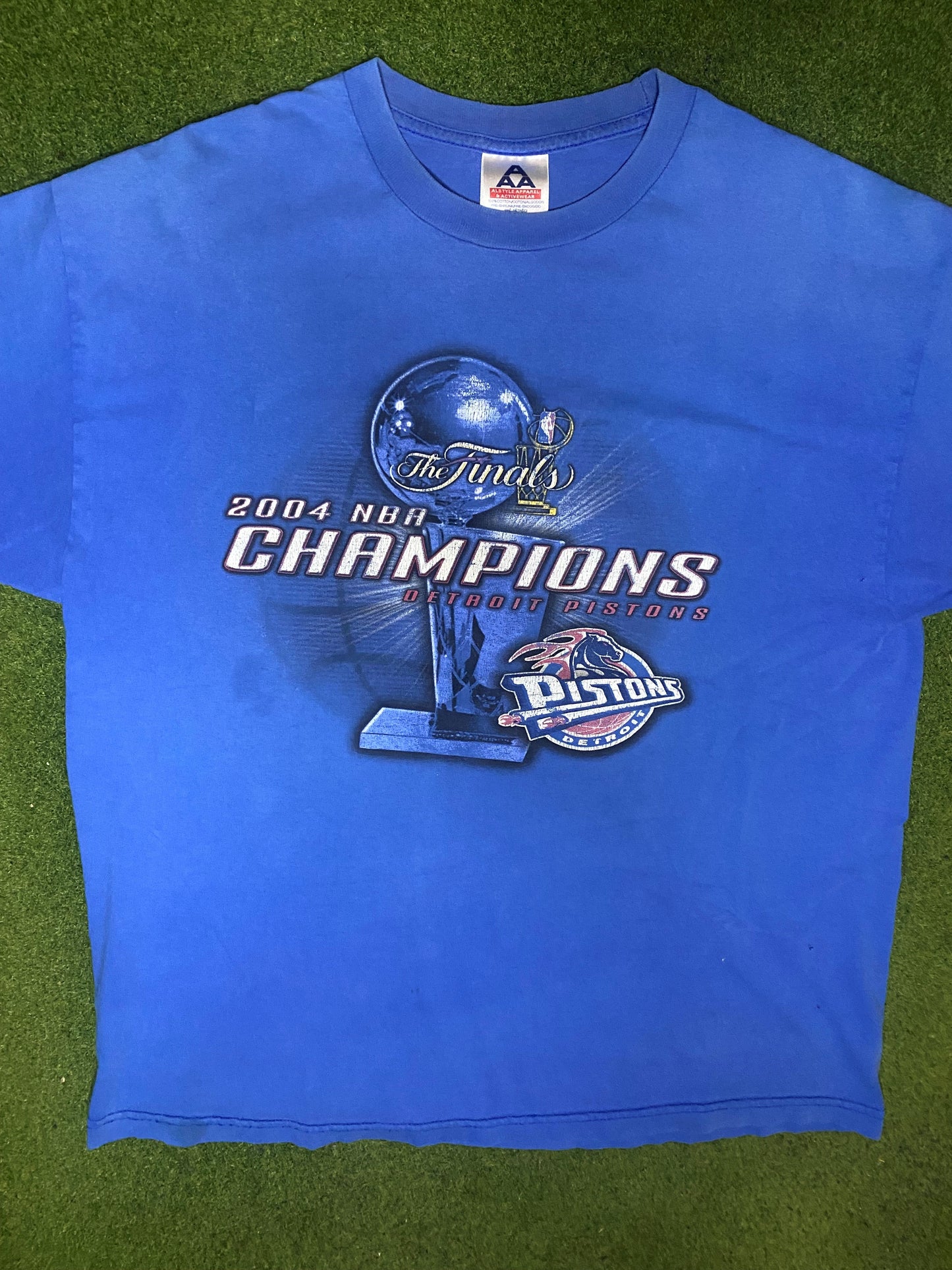 2004 Detroit Pistons - NBA Champions - Vintage NBA T-Shirt (XL) - Gametime Vintage