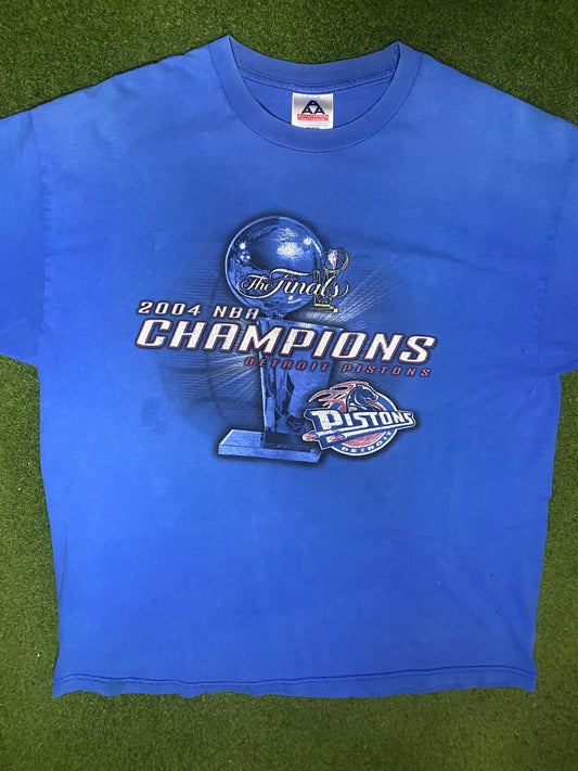 2004 Detroit Pistons - NBA Champions - Vintage NBA T-Shirt (XL) - Gametime Vintage