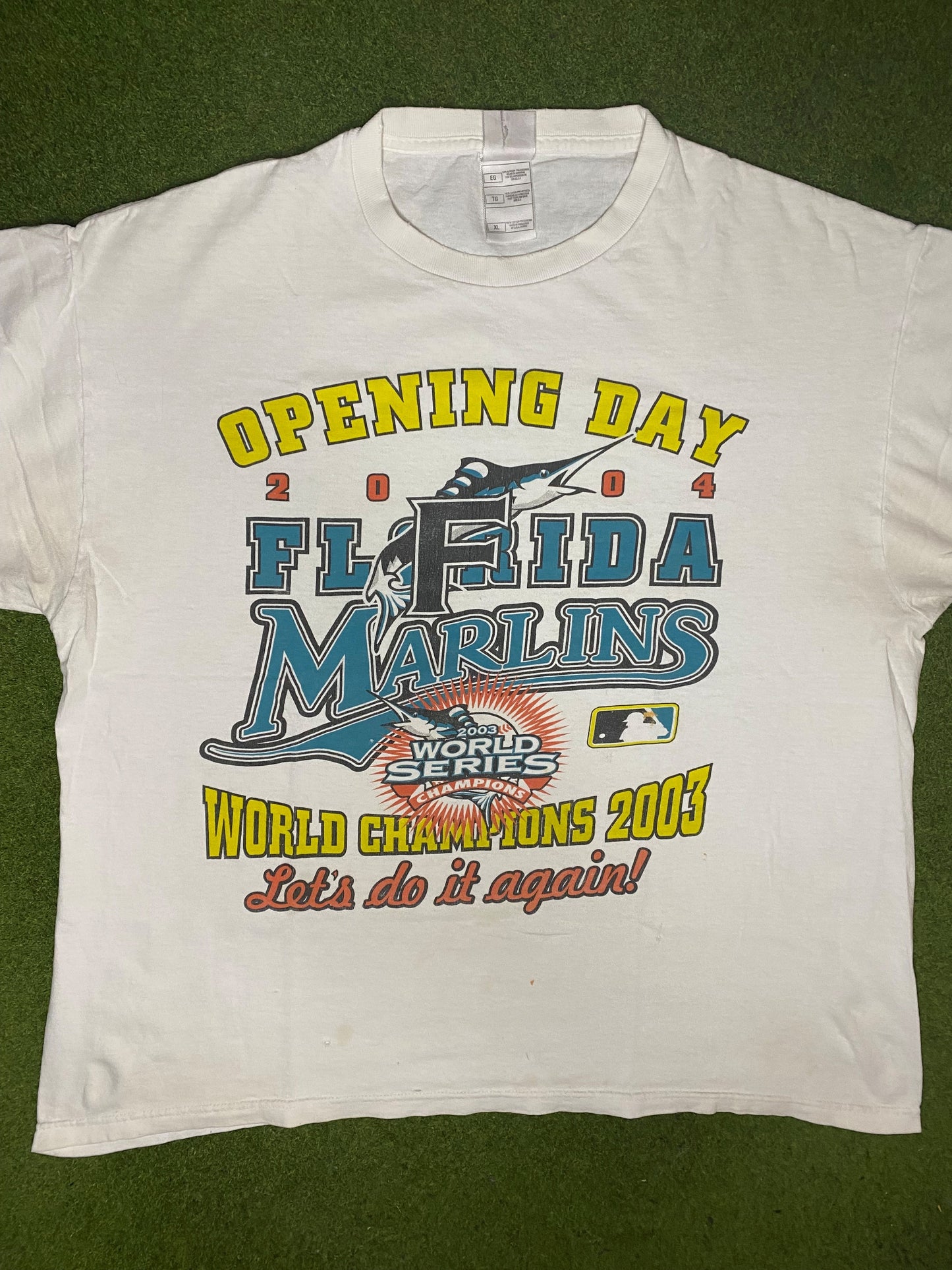 2004 Florida Marlins - Opening Day World Champions - Vintage MLB T-Shirt (XL) Gametime Vintage