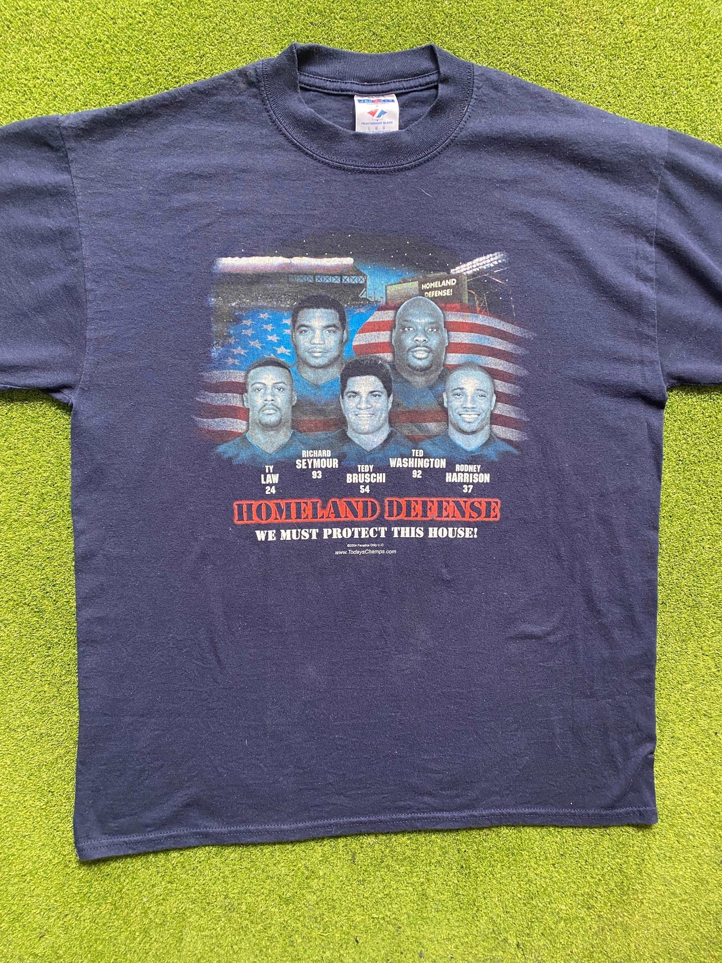 2004 New England Patriots - Homeland Defense - Vintage NFL Player T-Shirt (Large)