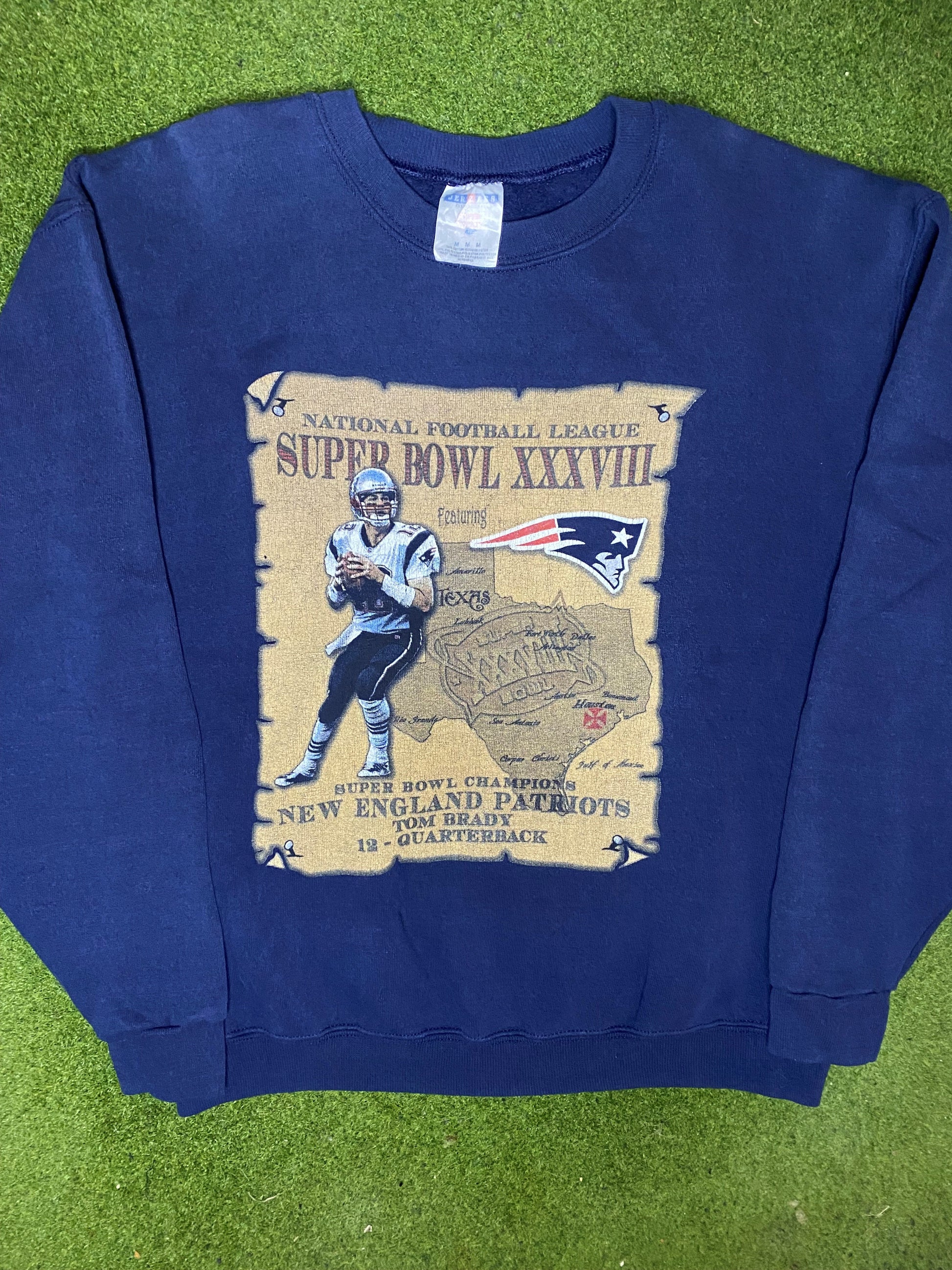 2004 New England Patriots - Super Bowl XXXVIII - Tom Brady - Vintage NFL Sweatshirt (Medium)