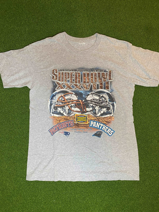2004 Super Bowl XXXVIII - Patriots vs Panthers - Vintage NFL Tee Shirt (Medium)
