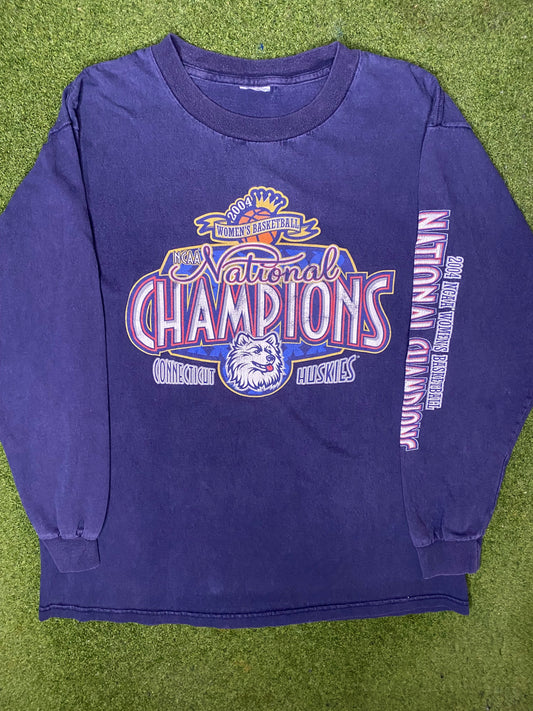 2004 UConn Huskies - Women's National Champions - Vintage College Long Sleeve (Medium)