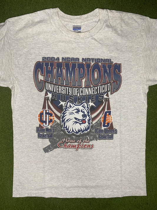 2004 UConn Huskies - Mens and Womens National Champions - Vintage College Basketball T Shirt (Large) - Gametime Vintage