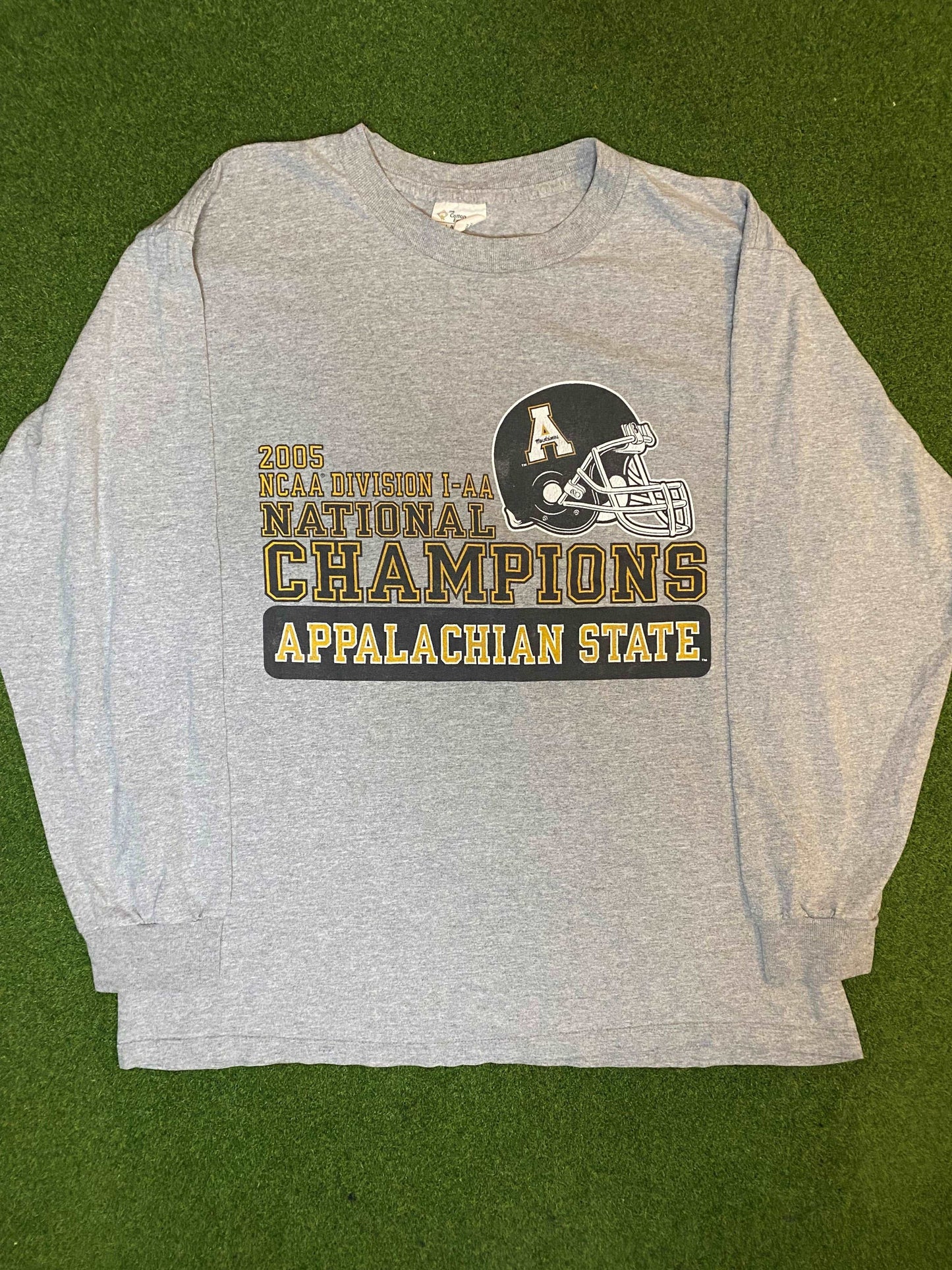 2005 Appalachian State Mountaineers - Div 1-AA National Champions - Vintage College Football Long Sleeve (Large)