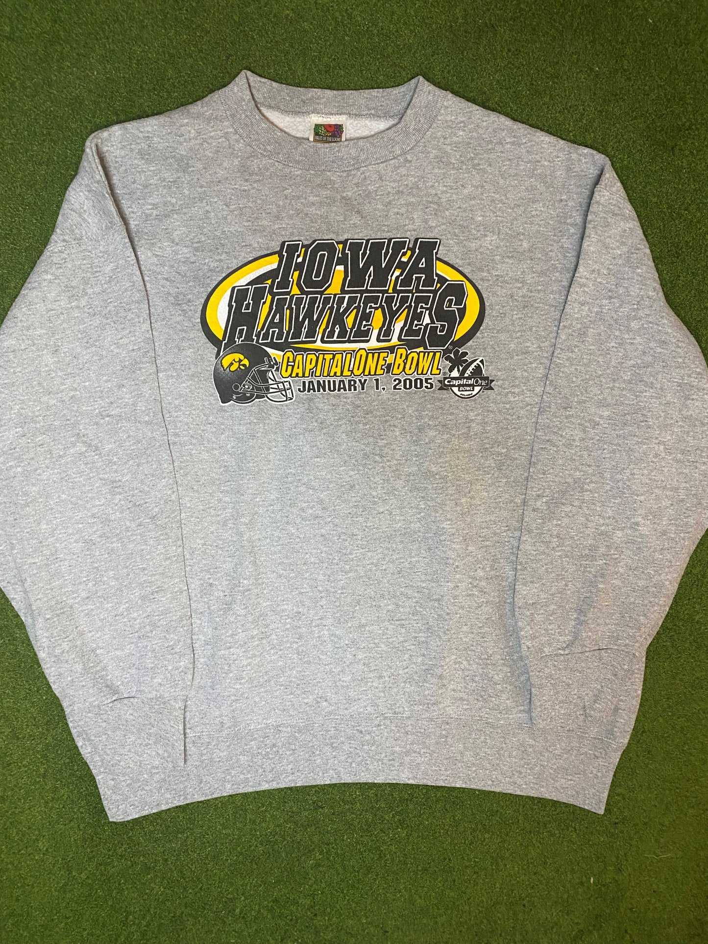 2005 Iowa Hawkeyes - Capital One Bowl - Vintage College Football Crewneck Sweatshirt (XL)