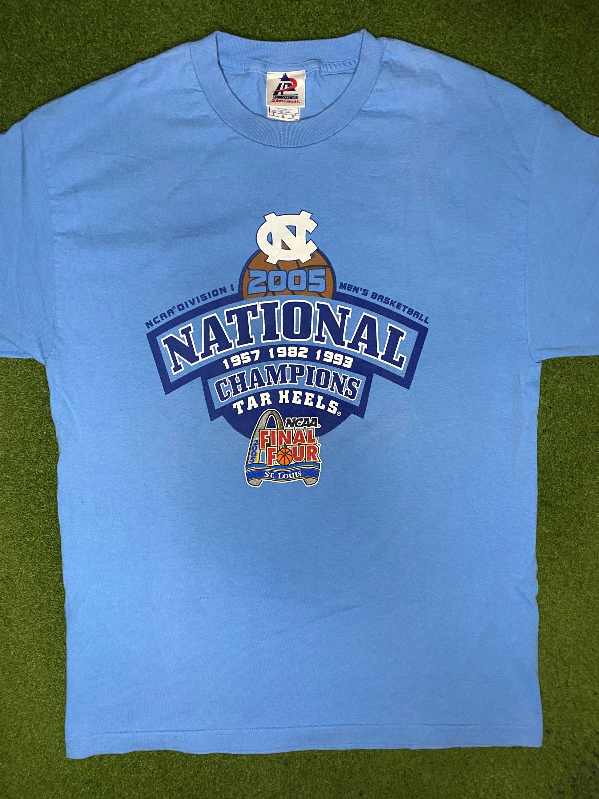 2005 North Carolina Tar Heels - National Champions - Vintage College T Shirt (Large) - Gametime Vintage