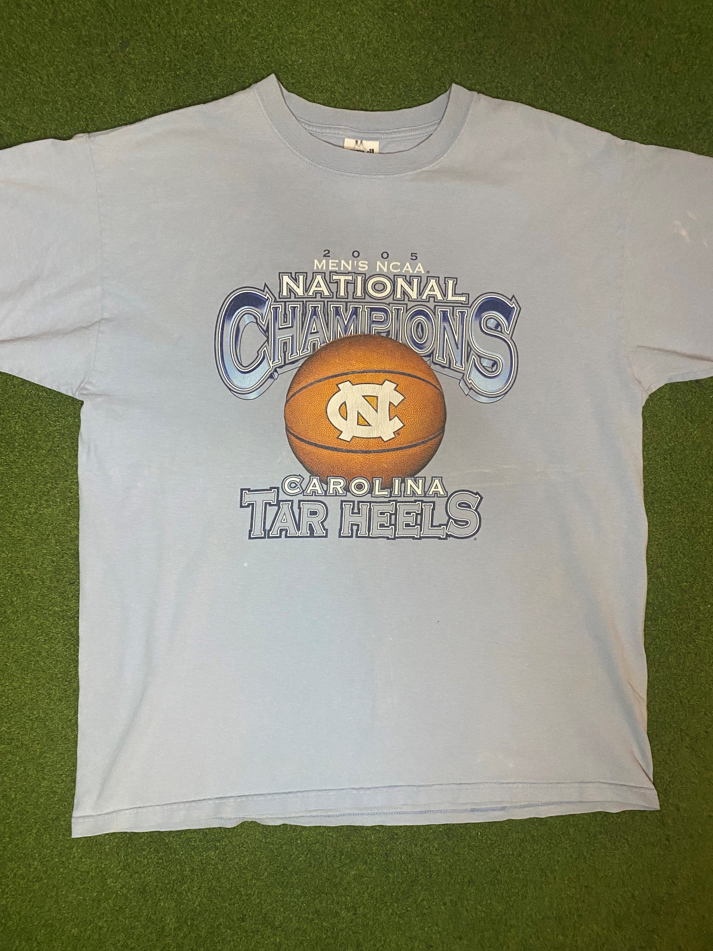 2005 North Carolina Tar Heels - National Champions - Vintage College Basketball Tee Shirt (Large)