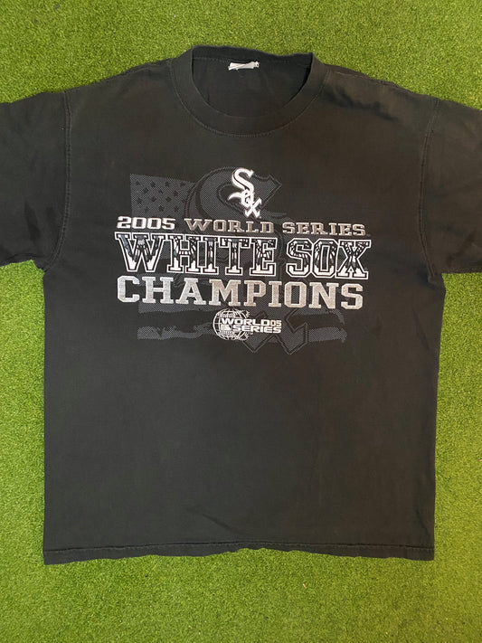 2005 Chicago White Sox - World Series Champions - Double Sided - Vintage MLB T-Shirt (Large) Gametime Vintage