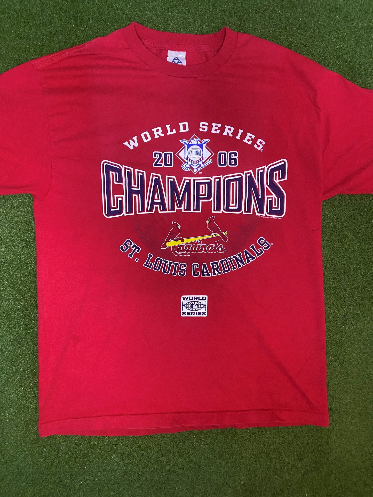 2006 St. Louis Cardinals - World Series Champions - Vintage MLB T-Shirt (Large)