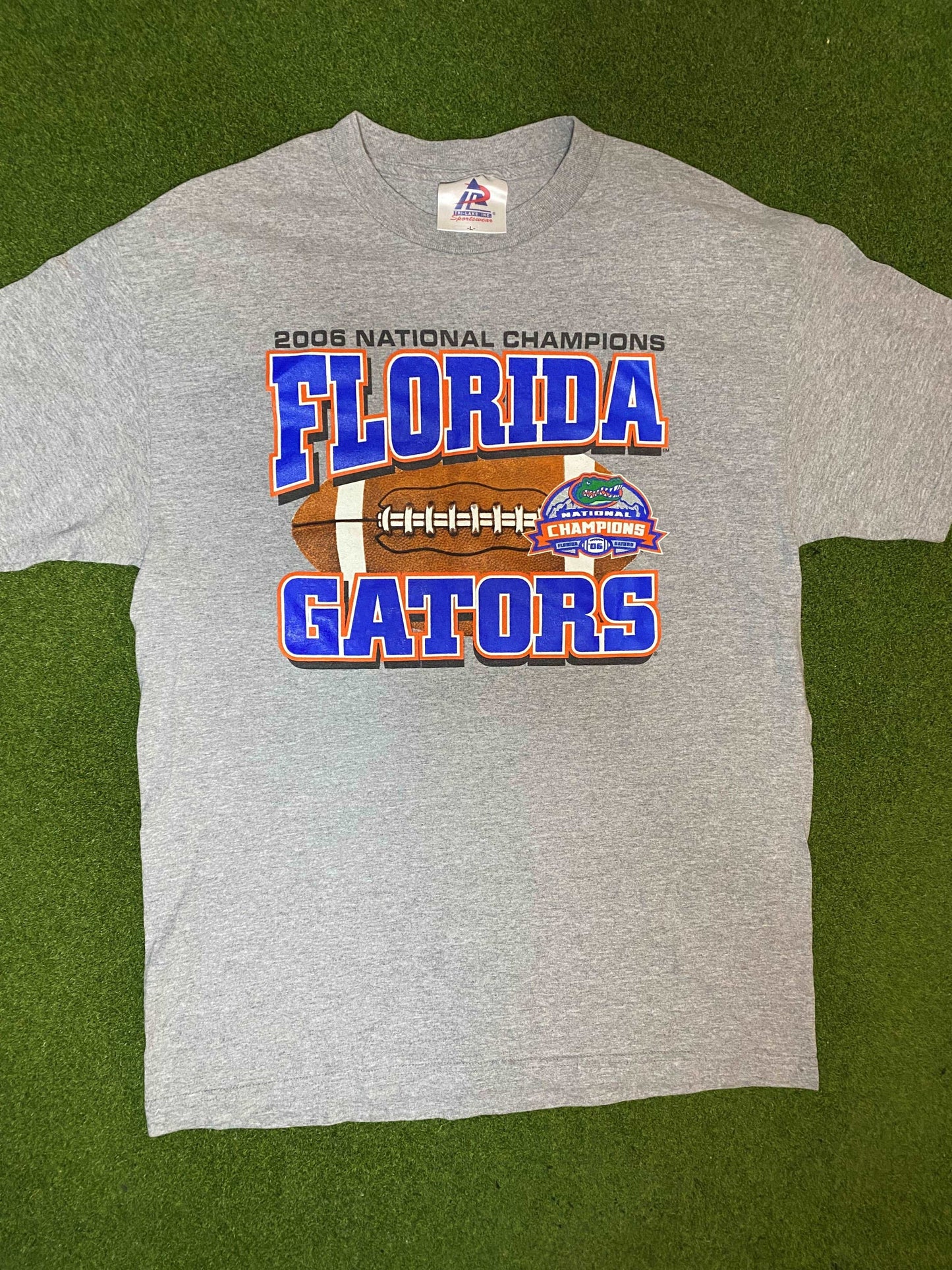 2006 Florida Gators - National Champions - Vintage College Football T-Shirt (Large)