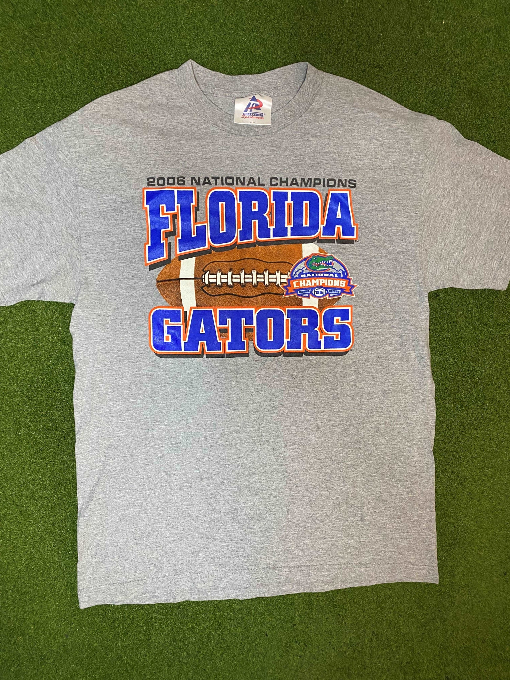 2006 Florida Gators - National Champions - Vintage College Football T-Shirt (Large)