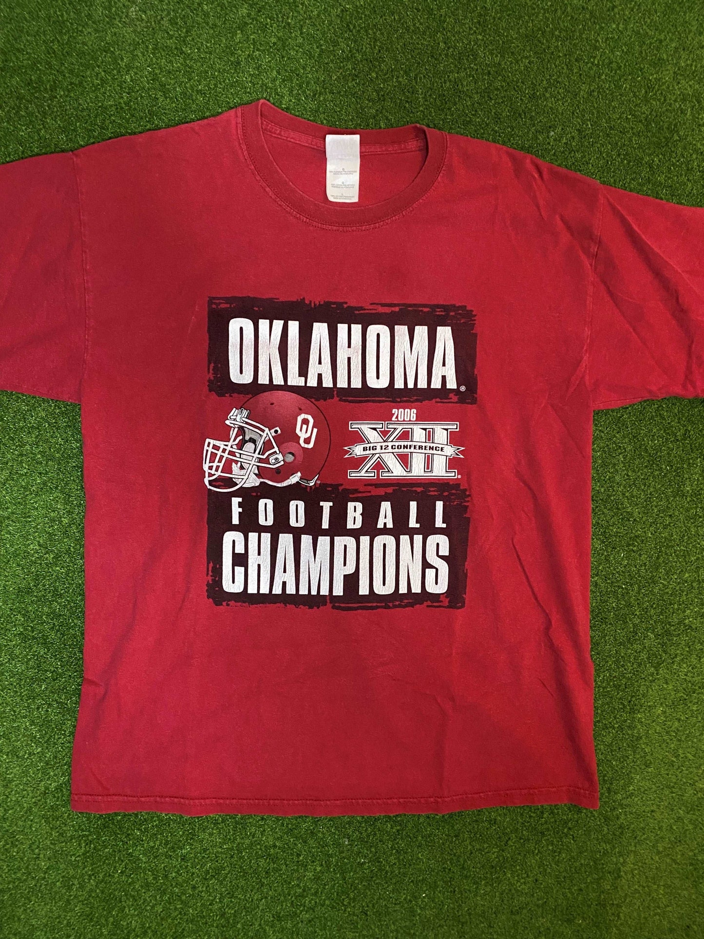 2006 Oklahoma Sooners - Big 12 Champions - Vintage College Football T-Shirt (Large)