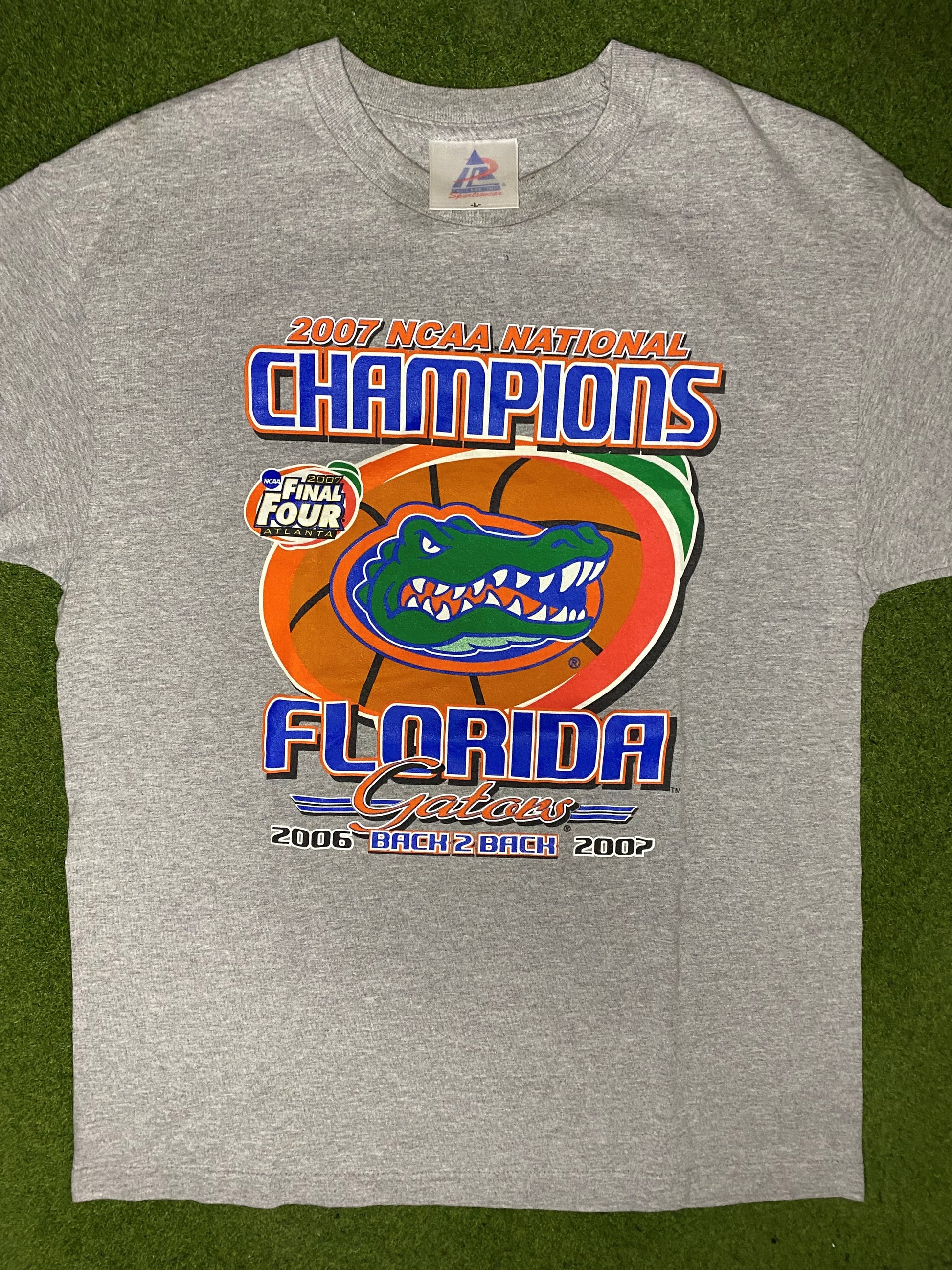 2007 Florida Gators - Back to Back National Champions - Vintage College T Shirt (Large) - Gametime Vintage