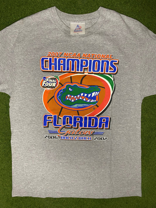 2007 Florida Gators - Back to Back National Champions - Vintage College T Shirt (Large) - Gametime Vintage