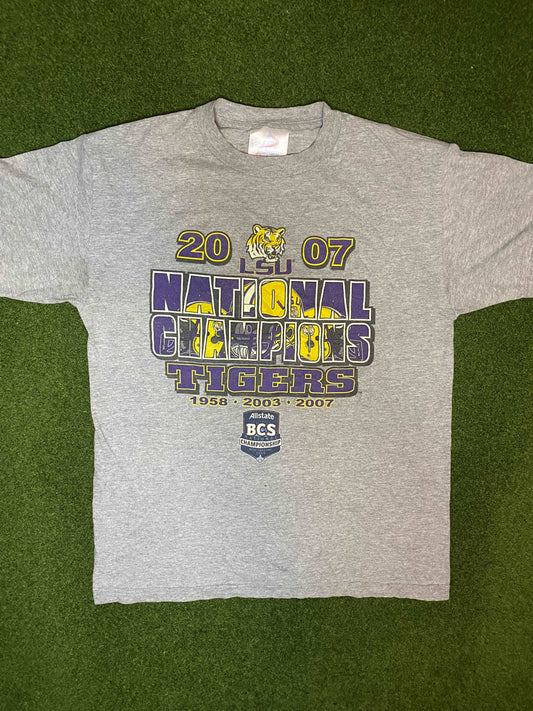 2007 LSU Tigers - National Champions - Vintage College Football Tee Shirt (Medium) Gametime Vintage