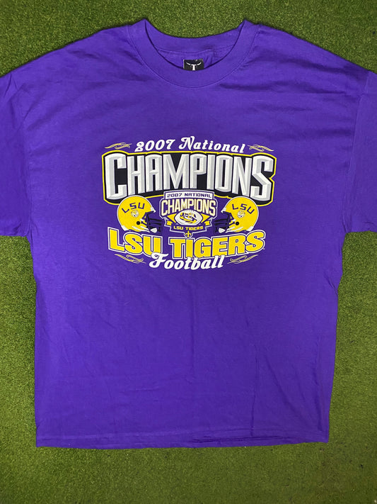 2007 LSU Tigers - National Champions - Vintage College T-Shirt (XL) - Gametime Vintage
