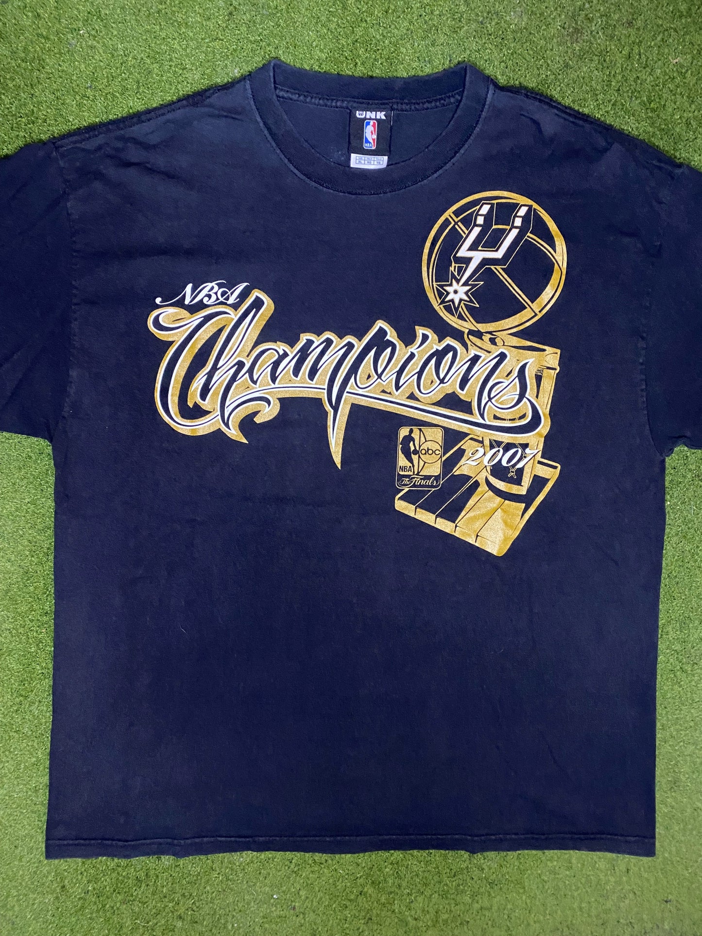 2007 San Antonio Spurs - Champions - Vintage NBA T-Shirt (XL)