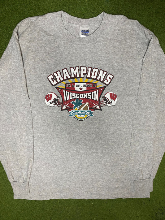 2007 Wisconsin Badgers - Capital Bowl Champs - Vintage College Long Sleeve (Large) - Gametime Vintage