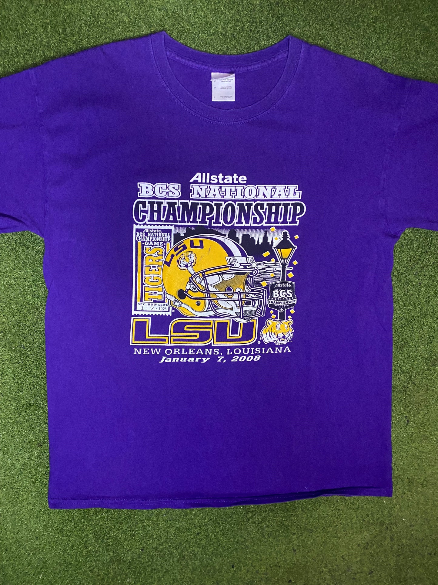 2008 LSU Tigers - National Championship - Vintage College Football T-Shirt (Large)