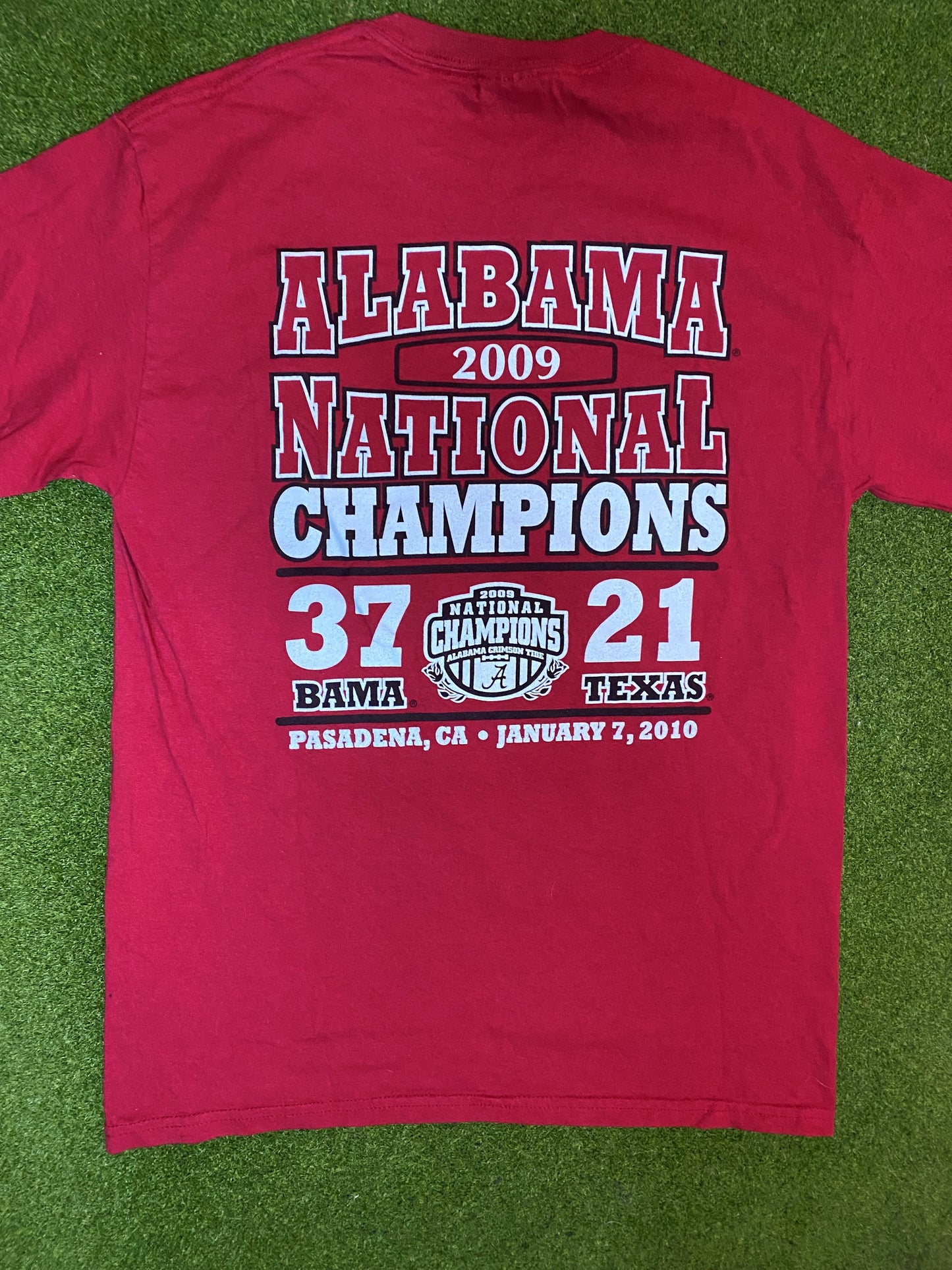 2009 Alabama Crimson Tide - National Champions - Double Sided - Vintage College Football T-Shirt (Medium) 