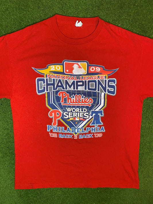 2009 Philadelphia Phillies - Back to Back NL Champions - Vintage MLB T-Shirt (Large) - Gametime Vintage