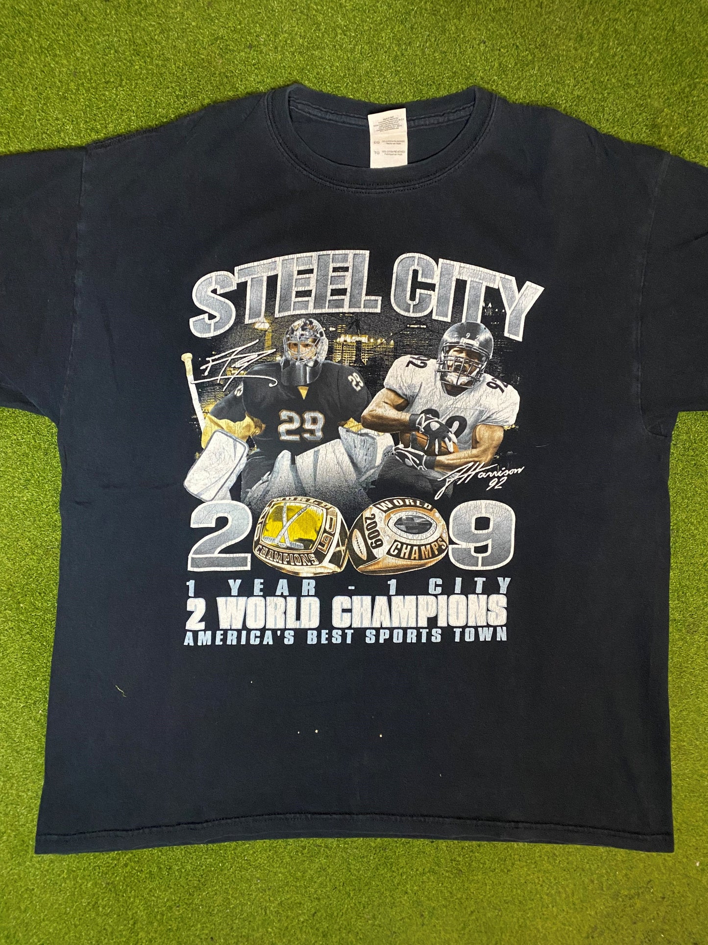 2009 Pittsburgh Steelers and Penguins - 2 World Champions - Vintage Sports T-Shirt (XL)