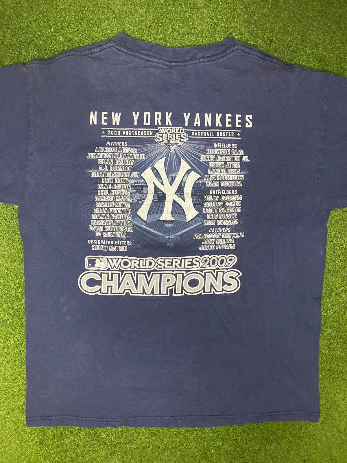 2009 New York Yankees - Double Sided Roster - Vintage MLB T Shirt (Medium) - Gametime Vintage