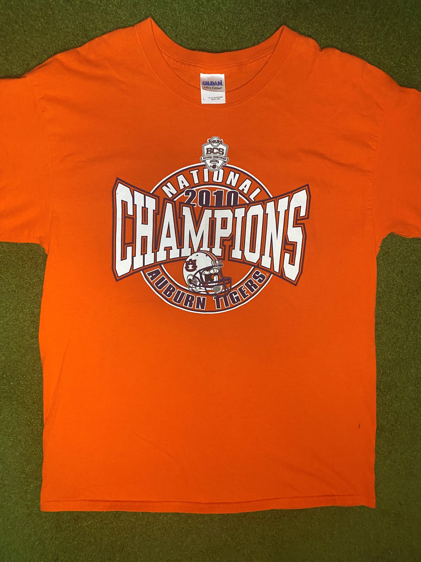 2010 Auburn Tigers - National Champions - Vintage College T-Shirt (Large)