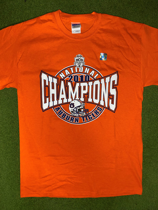 2010 Auburn Tigers - National Champions - Vintage College T Shirt (Medium) - Gametime Vintage