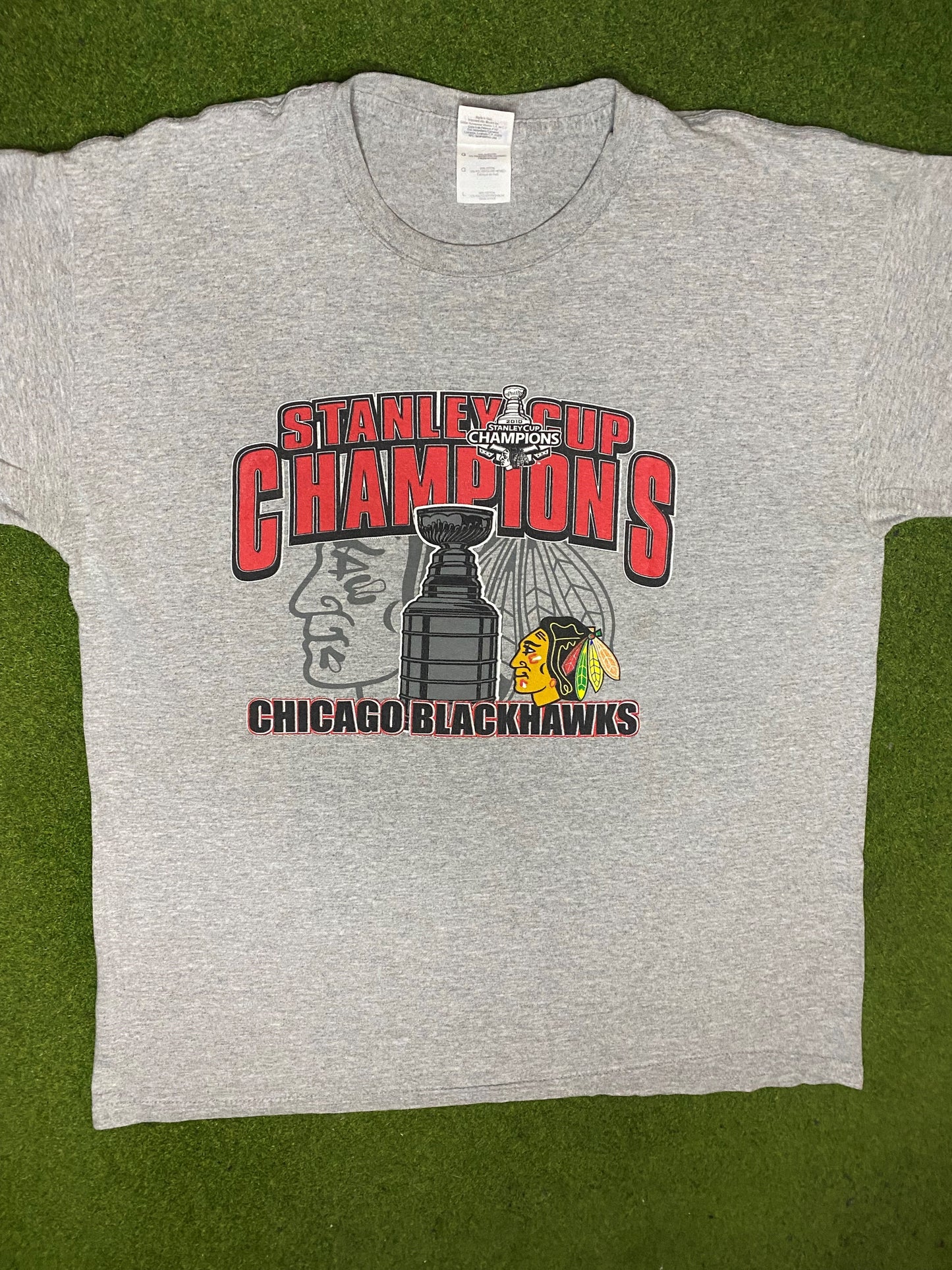 2010 Chicago Blackhawks - Stanley Cup Champions - Vintage NHL T-Shirt (Large)