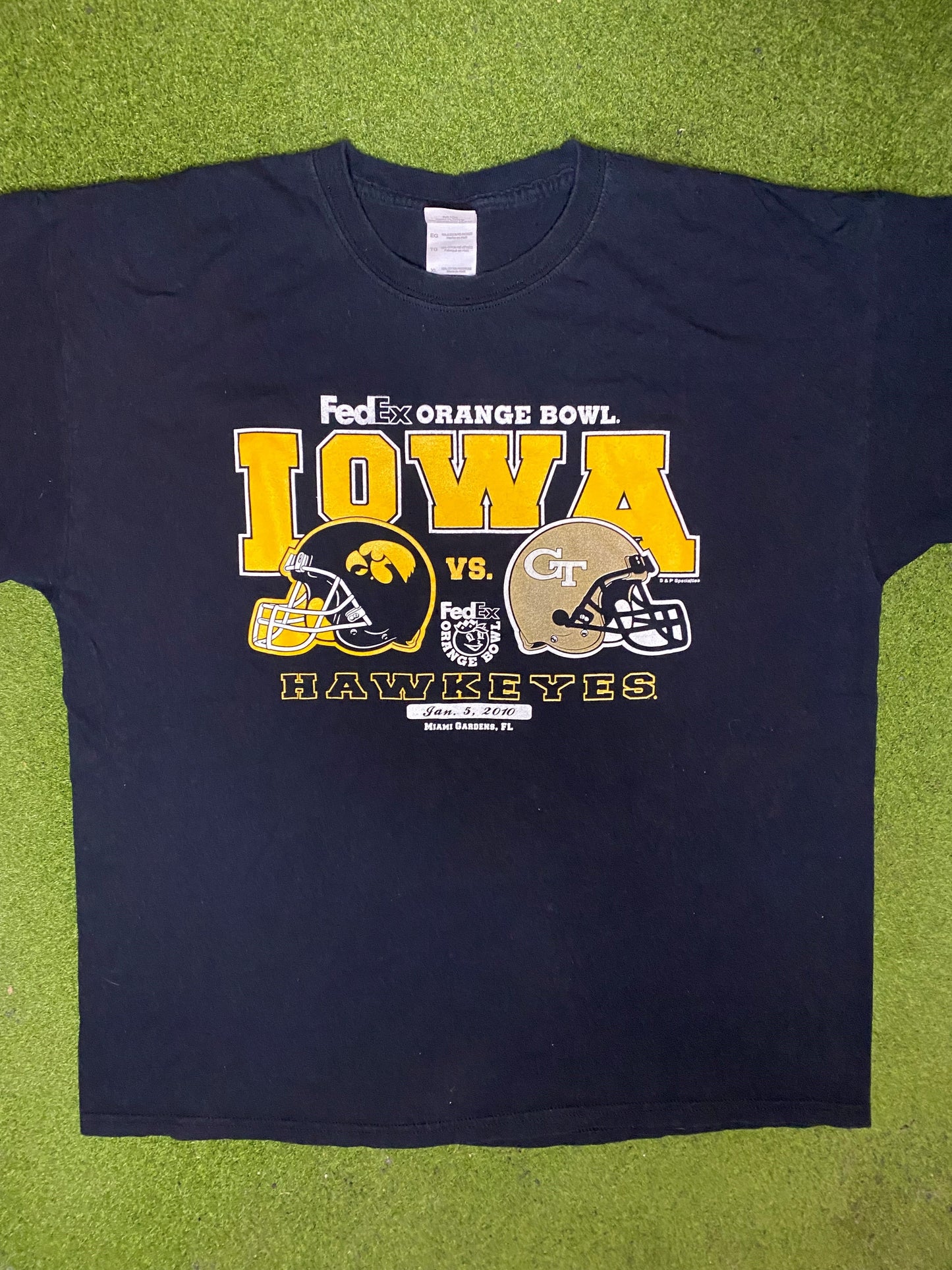 2010 Iowa Hawkeyes - Fedex Orange Bowl - Vintage College Football T-Shirt (XL)