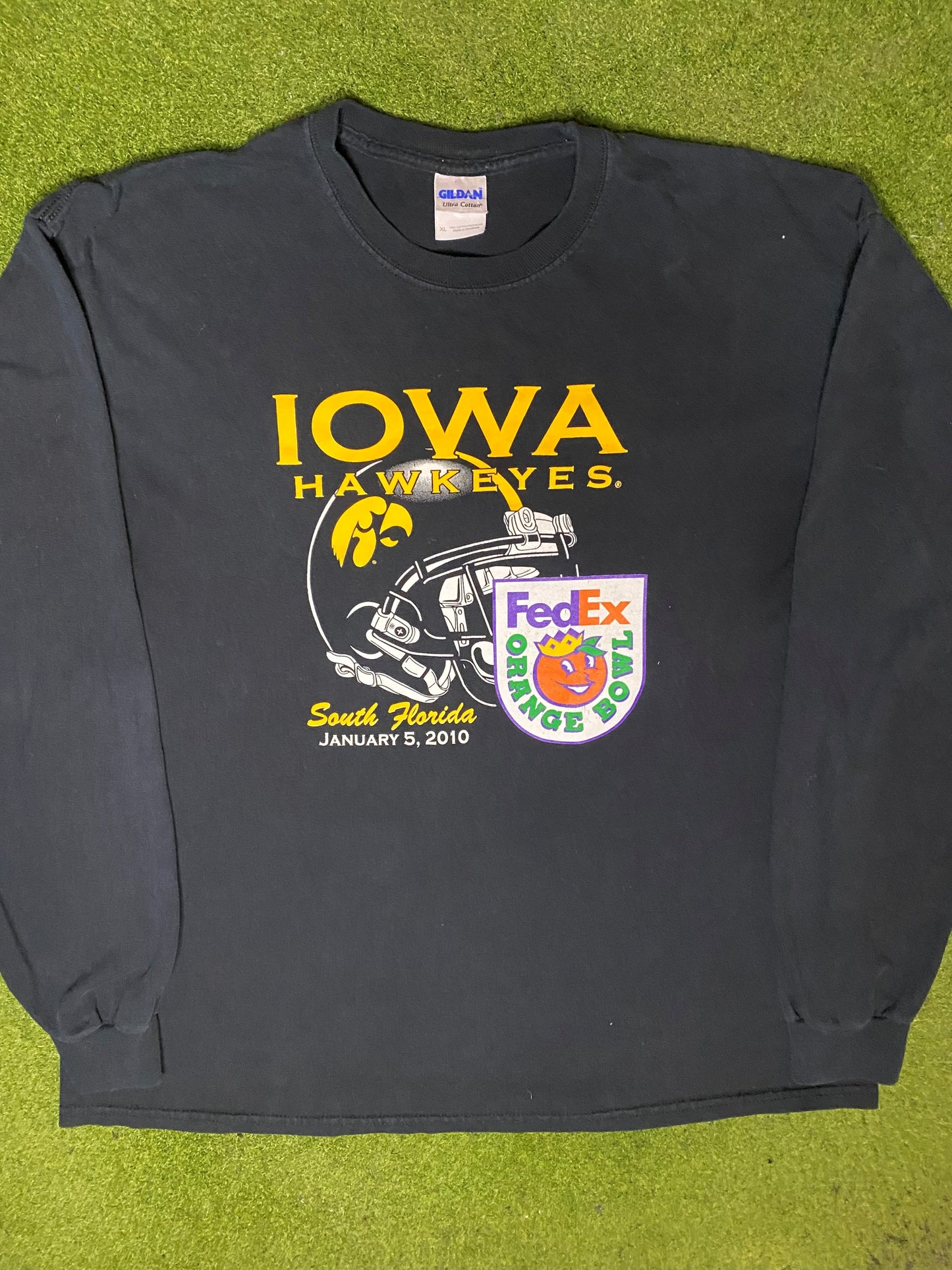 2010 Iowa Hawkeyes - Orange Bowl - Vintage College Long Sleeve (XL) - Gametime Vintage