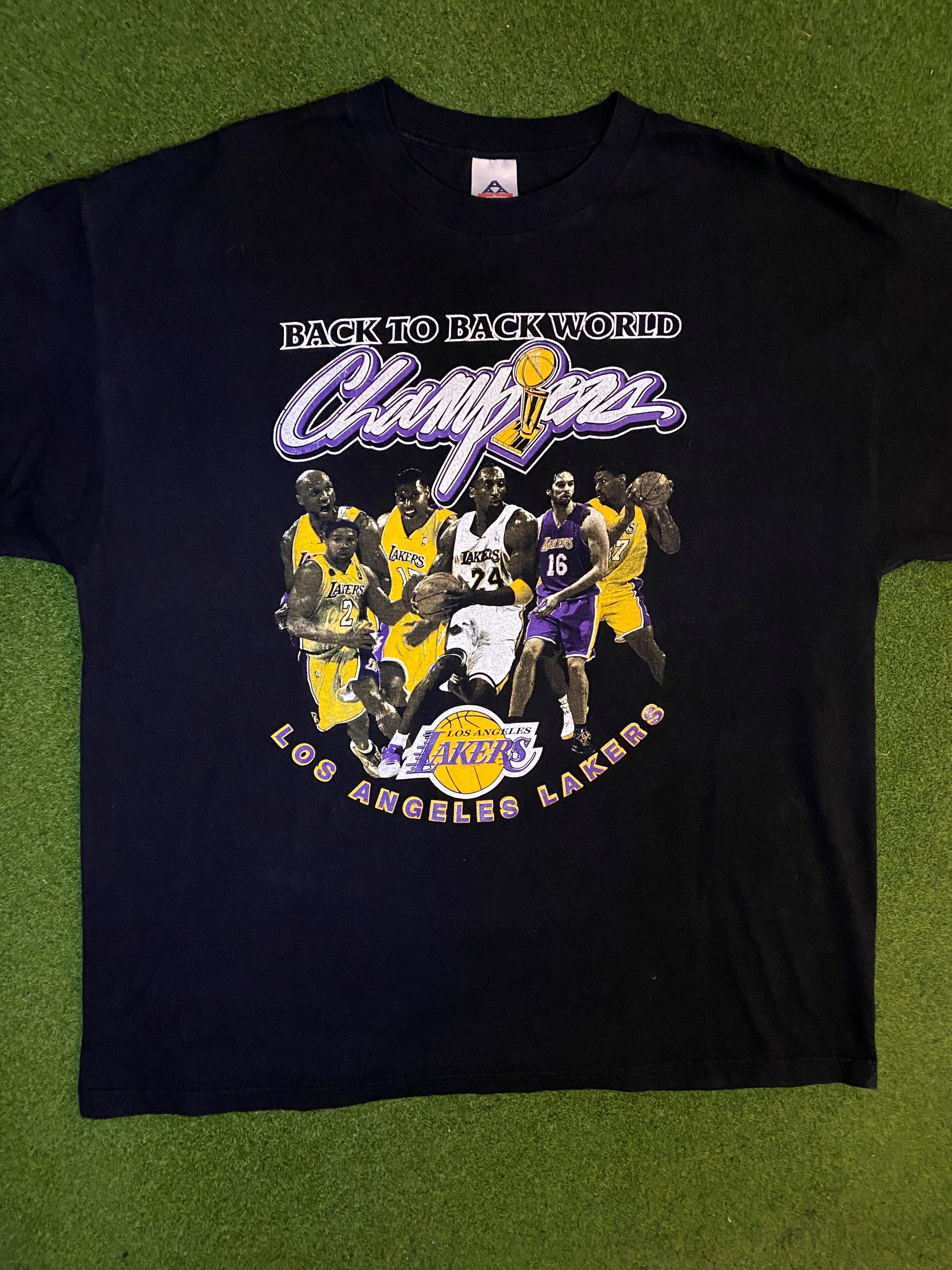 2010 Los Angeles Lakers - Back To Back Champions - Vintage NBA T-Shirt (2XL) 