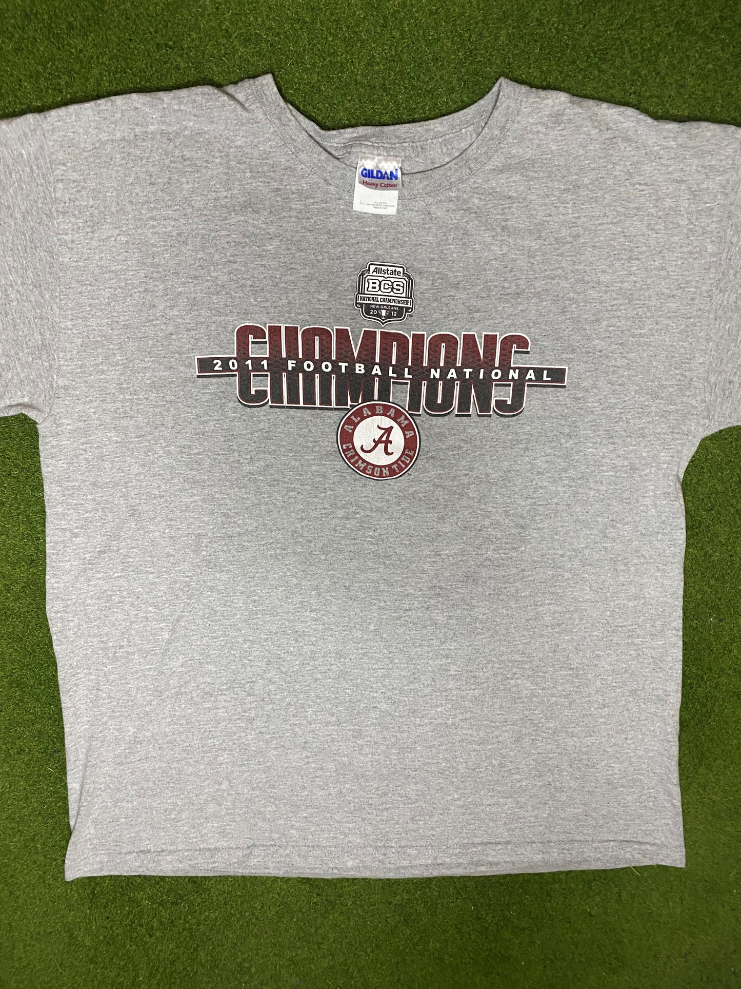 2011 Alabama Crimson Tide - National Champions - Vintage College Football T-Shirt (Large)