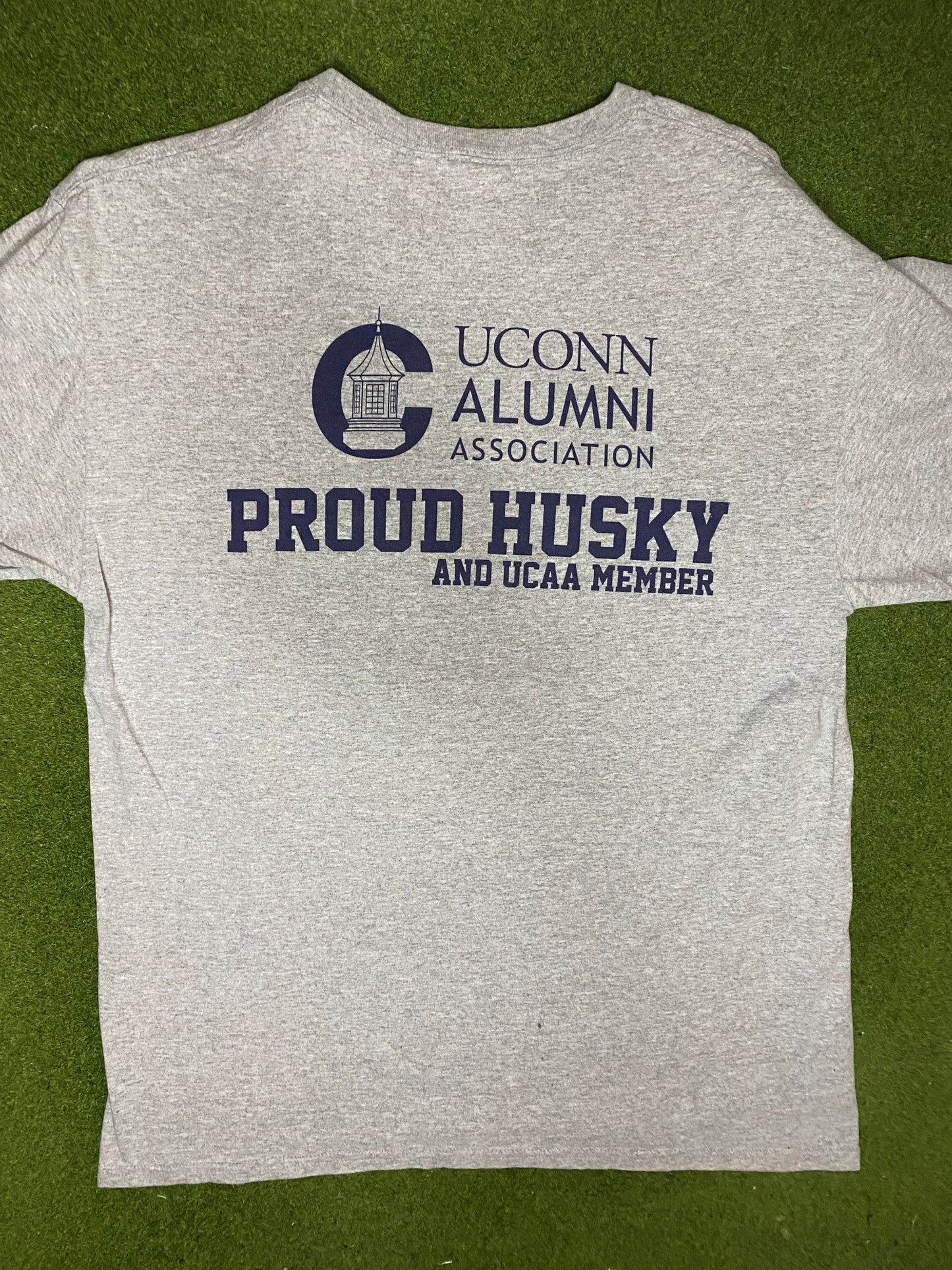 2011 UConn Huskies - Tostitos Fiesta Bowl - Vintage College T-Shirt (Large)