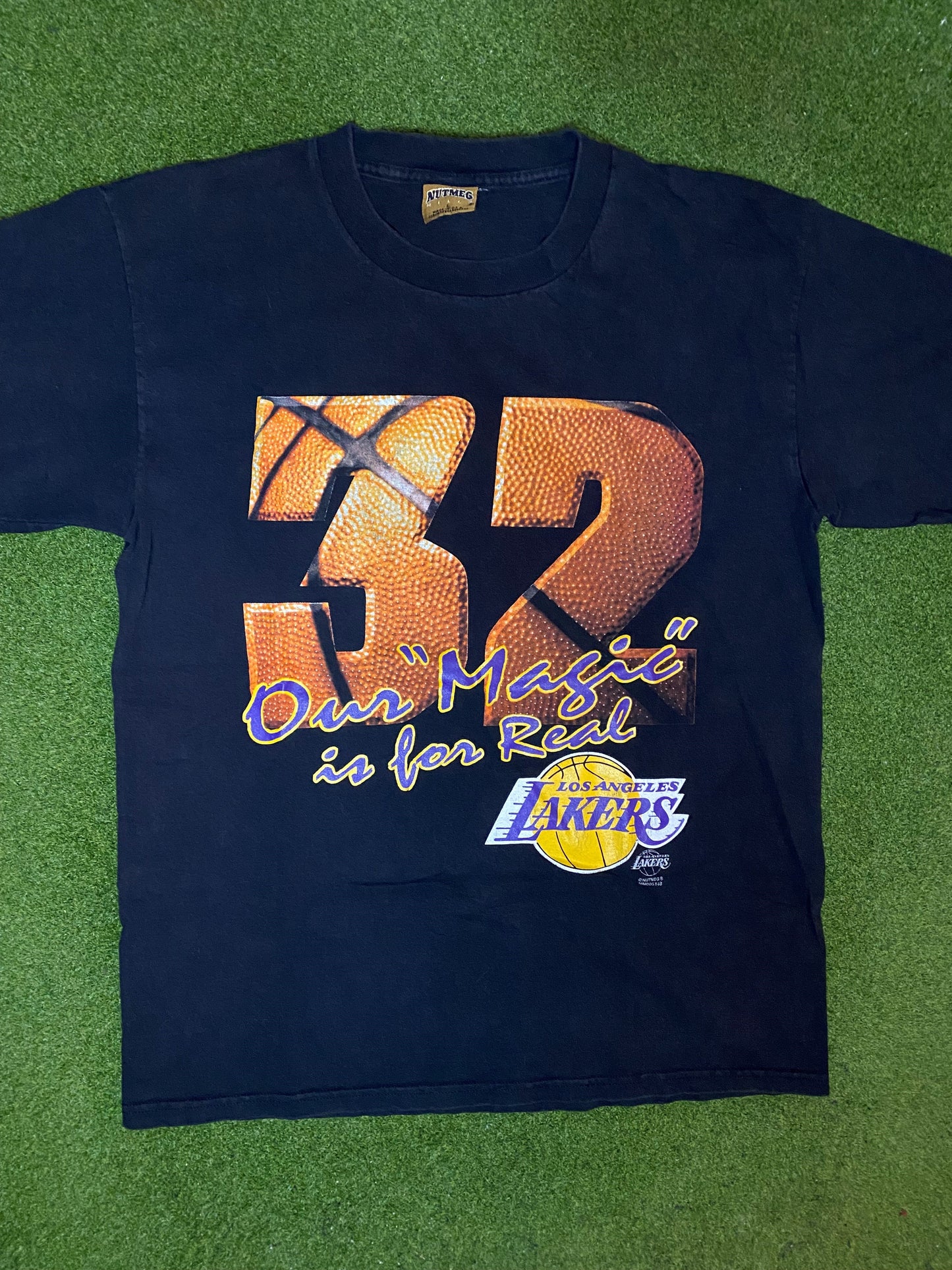 80s Los Angeles Lakers - Magic Johnson #32 - Vintage NBA T-Shirt (Large)