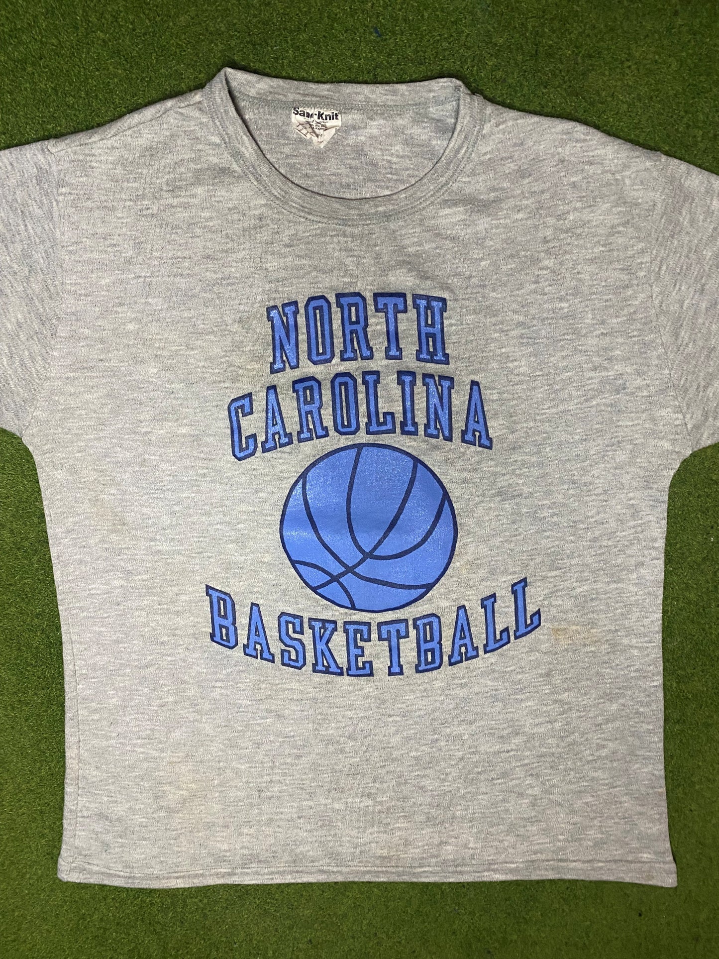 80s North Carolina Tar Heels - Vintage College Basketball T Shirt (Large) - Gametime Vintage