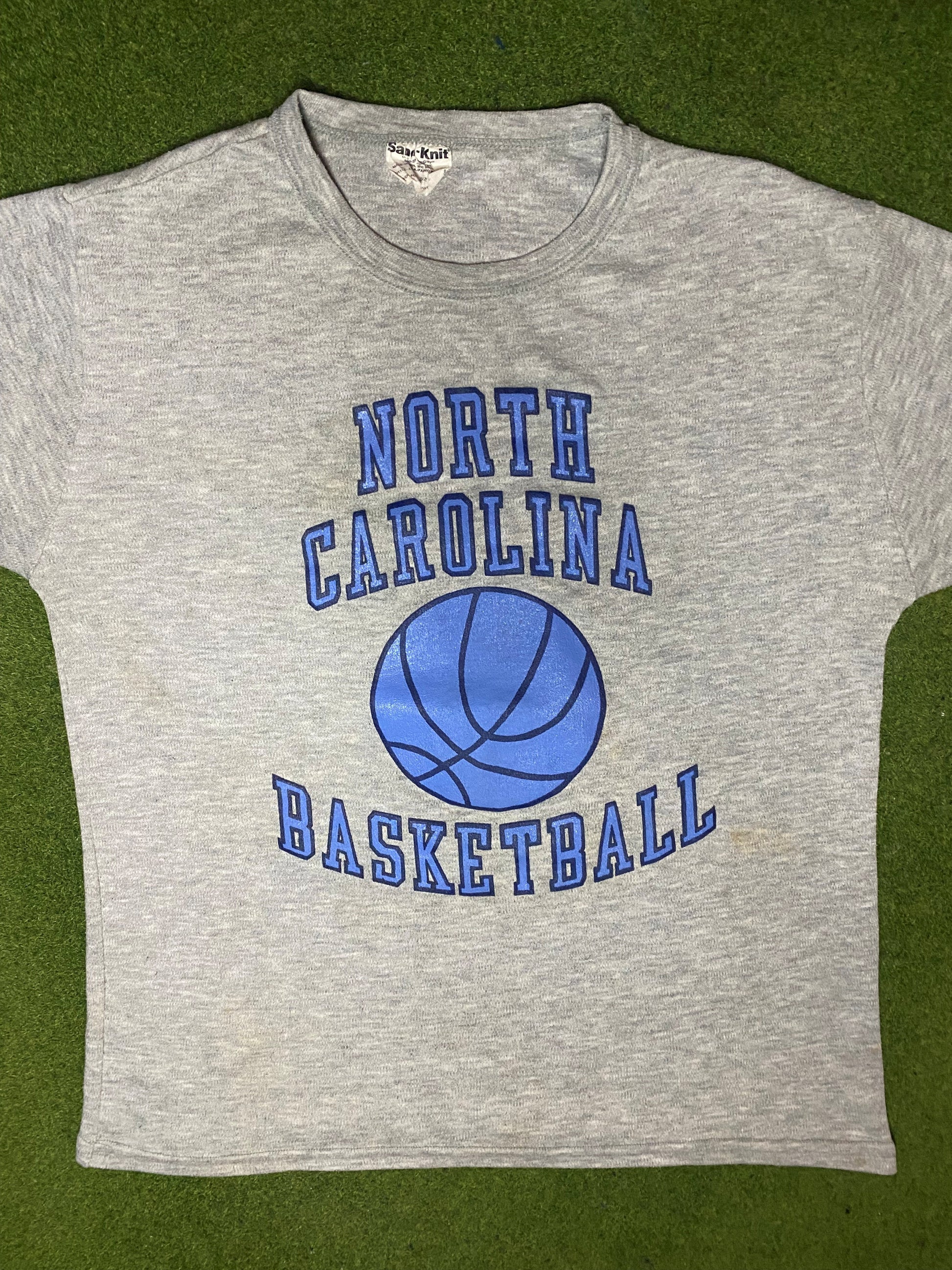 80s North Carolina Tar Heels - Vintage College Basketball T Shirt (Large) - Gametime Vintage