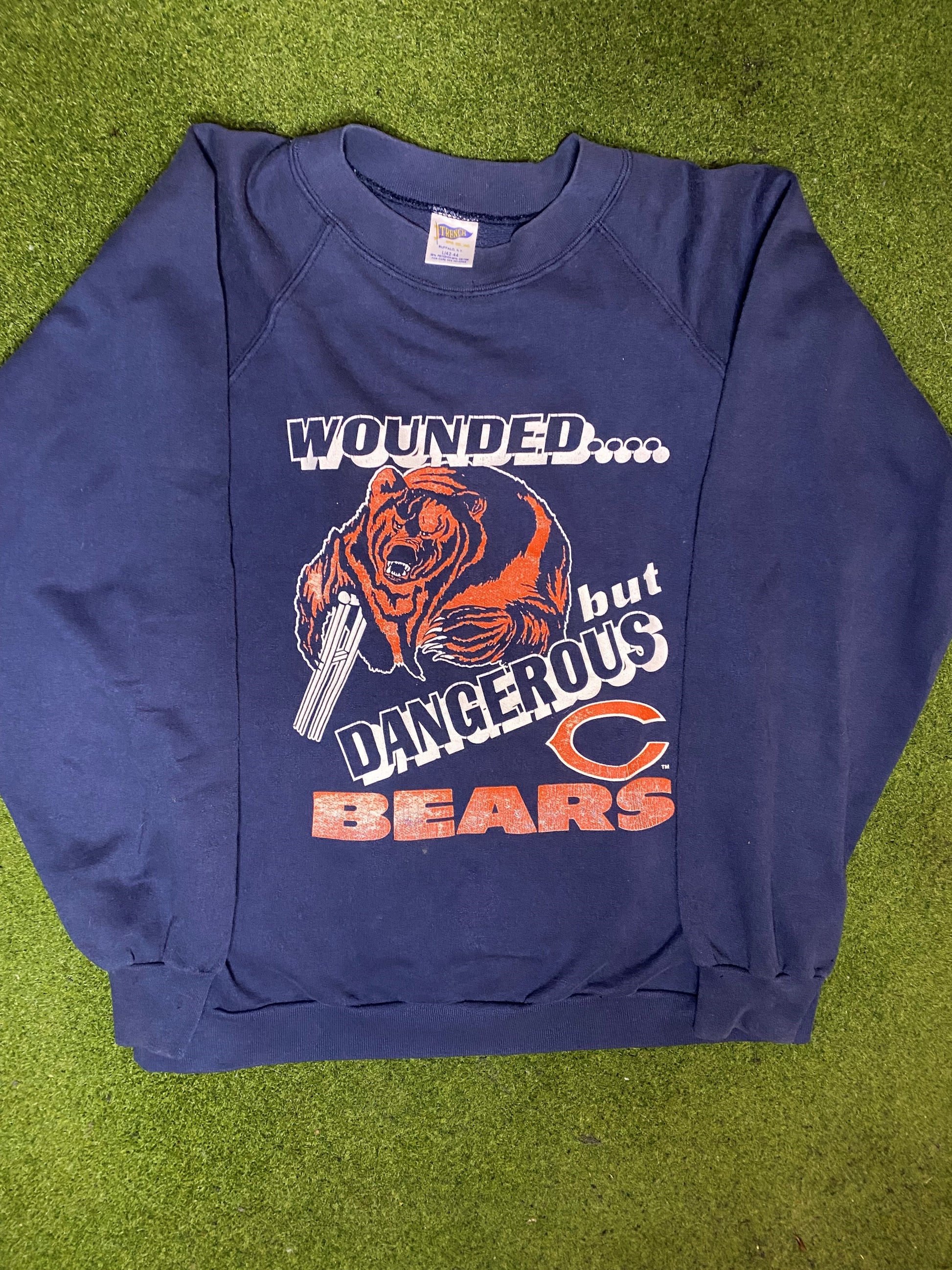 90s Chicago Bears - Wounded but Dangerous - Vintage NFL Crewneck Sweatshirt (Large)