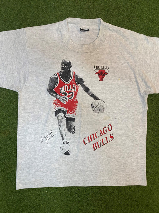 90s Chicago Bulls - Michael Jordan - Vintage NBA Player T-Shirt (Medium)