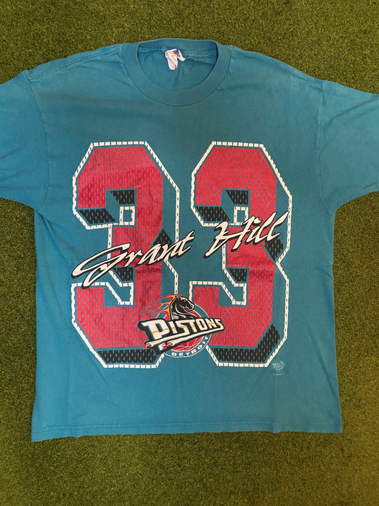 90s Detroit Pistons - Grant Hill #33 - Vintage NBA Player T-Shirt (Medium)