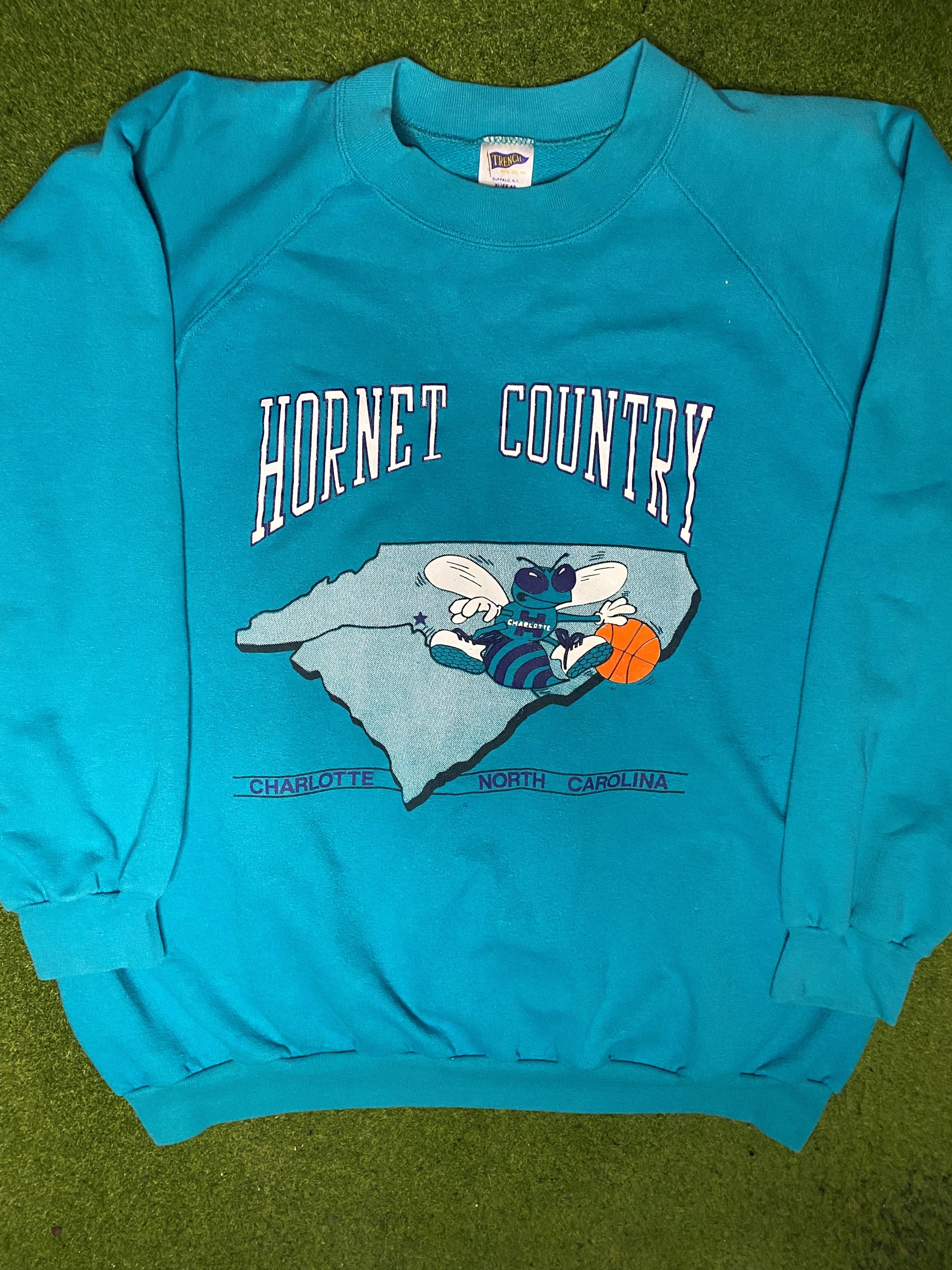 90s Charlotte Hornets - Hornet Country - Vintage NBA Sweatshirt (XL) - Gametime Vintage