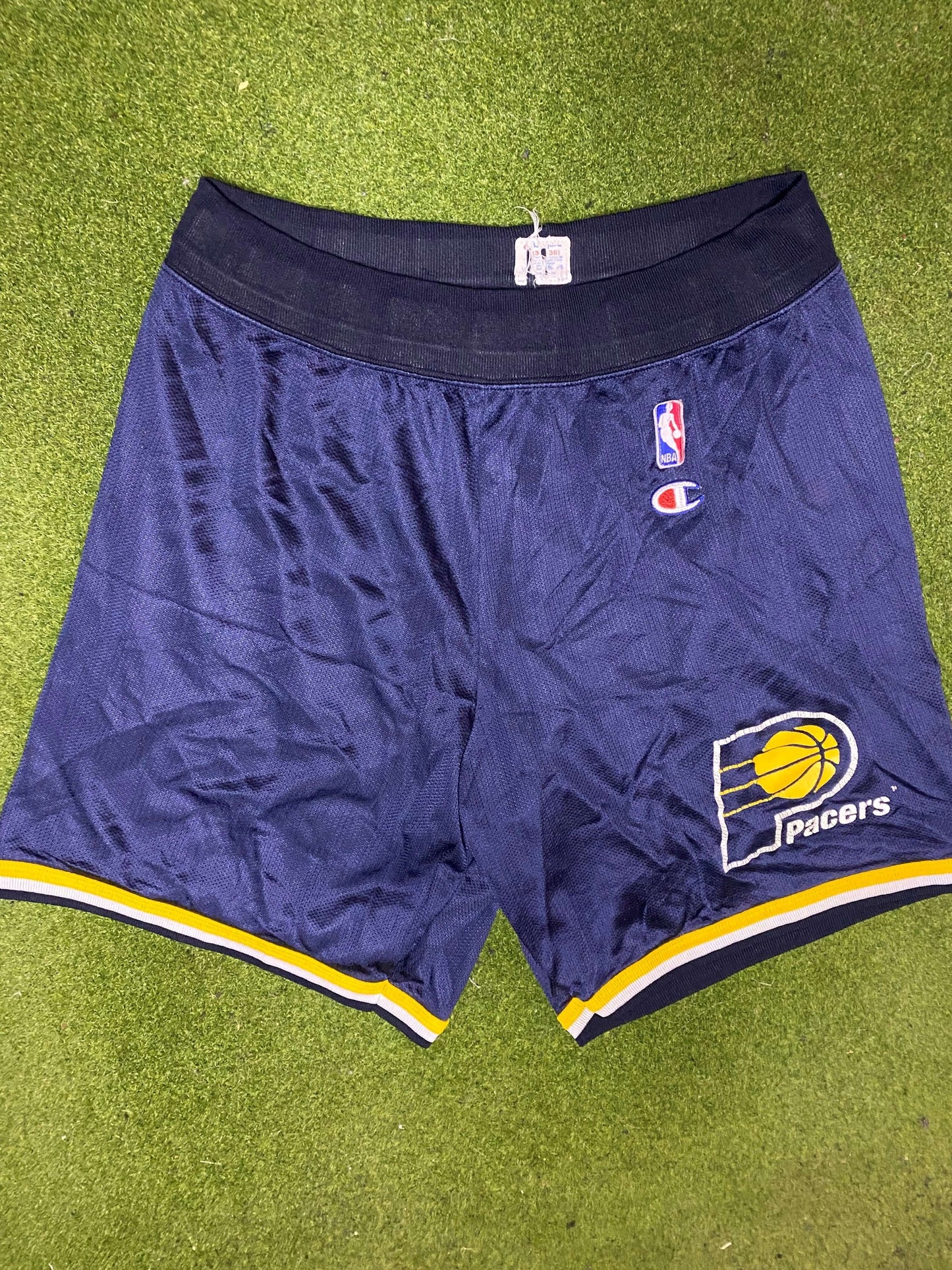 90s Indiana Pacers - Vintage NBA Shorts (Large) 