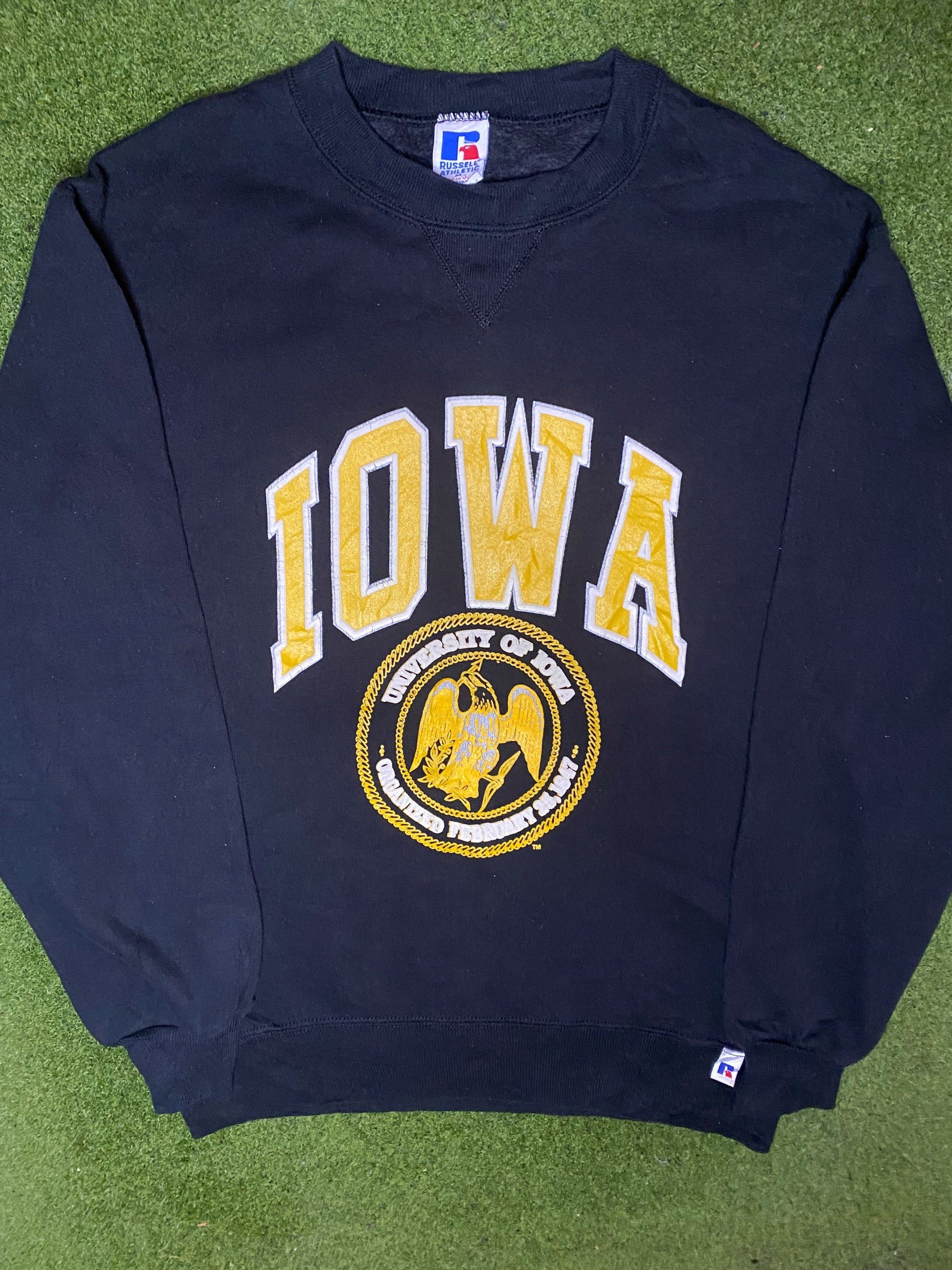 90s Iowa Hawkeyes - Vintage University Sweatshirt (Medium)