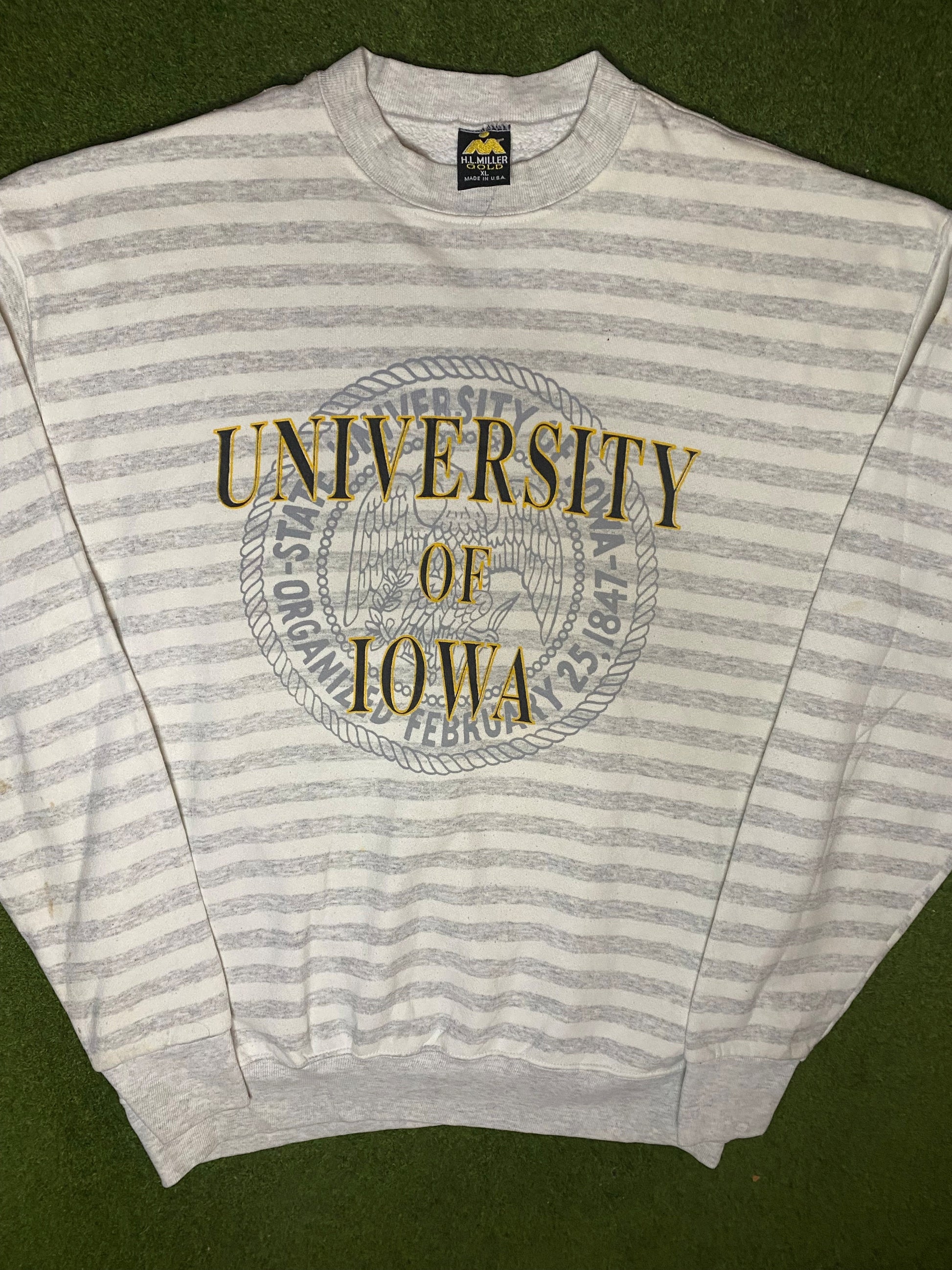 90s Iowa Hawkeyes - Vintage College Sweatshirt (XL)