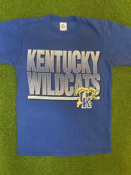 90s Kentucky Wildcats - Vintage College Basketball T-Shirt (Medium) Gametime Vintage