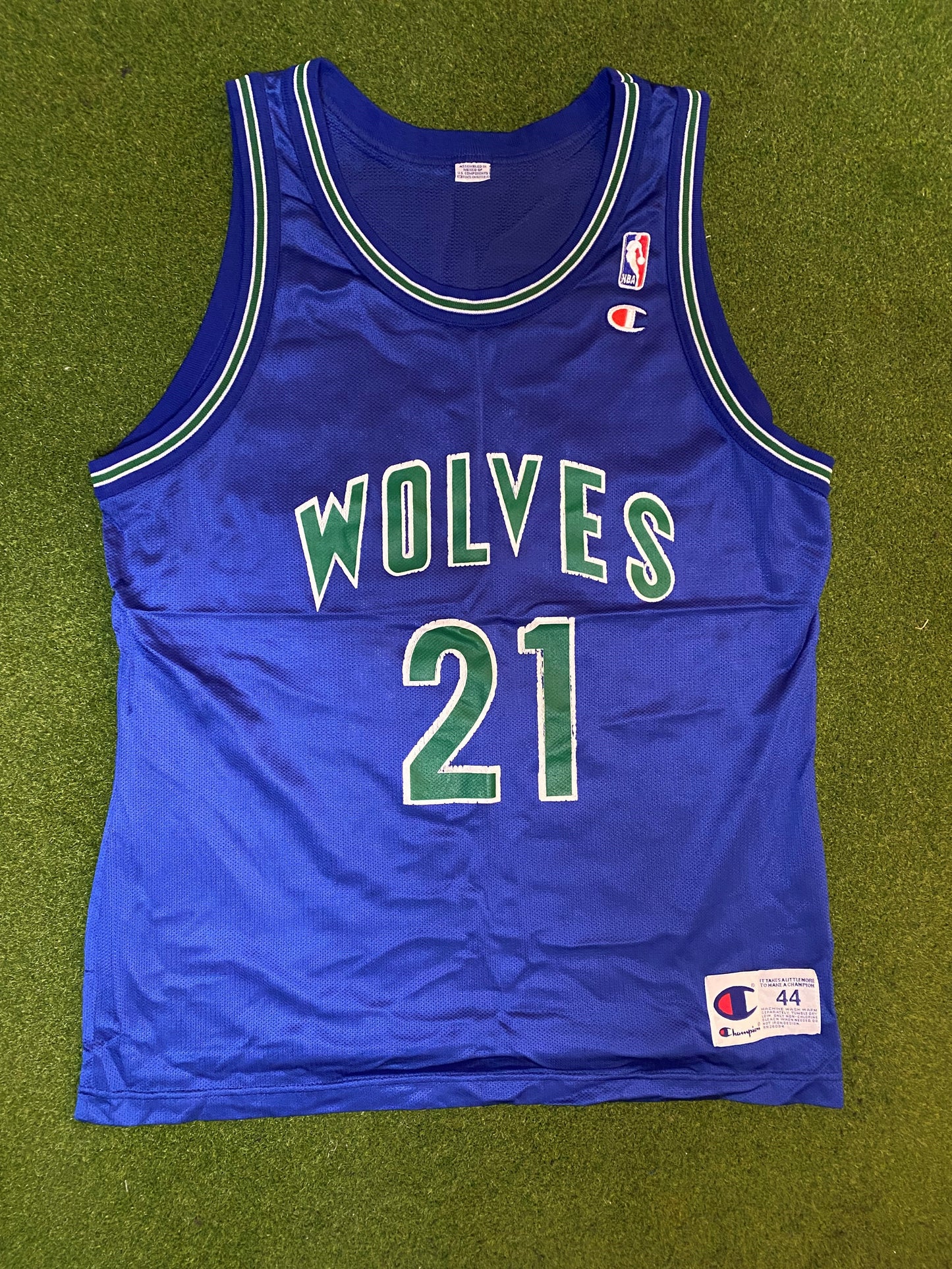 90s Minnesota Timberwolves - Kevin Garnett #21 - Champion - Vintage NBA Jersey (44) 